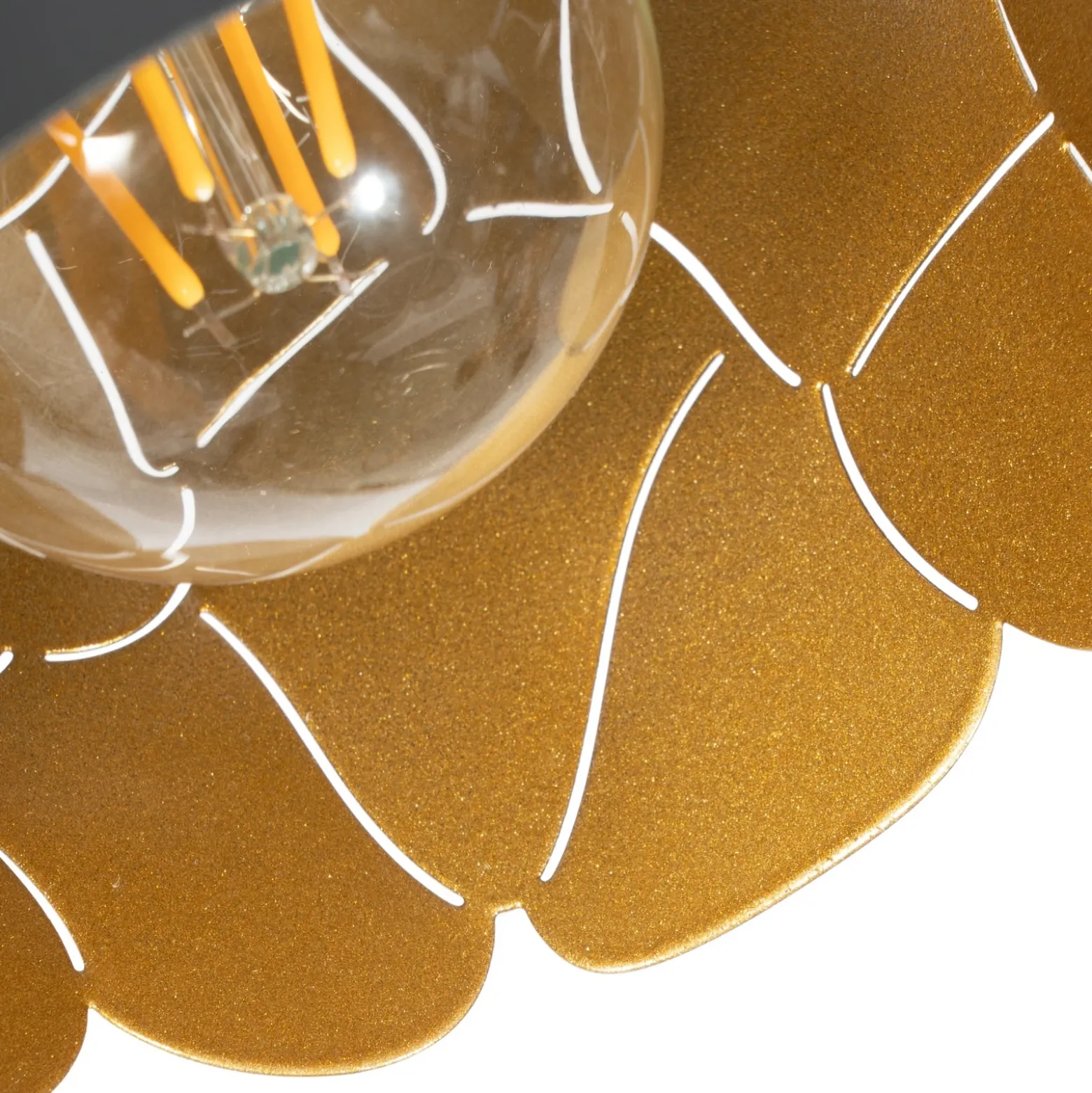 Plafón Lindby Aralena, negro/oro, 4 luces, longitud 97cm
