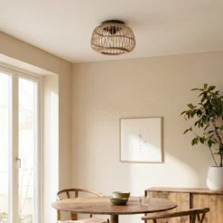 Plafón Lindby Bominio, Ø 40 cm, ratán, madera, E27