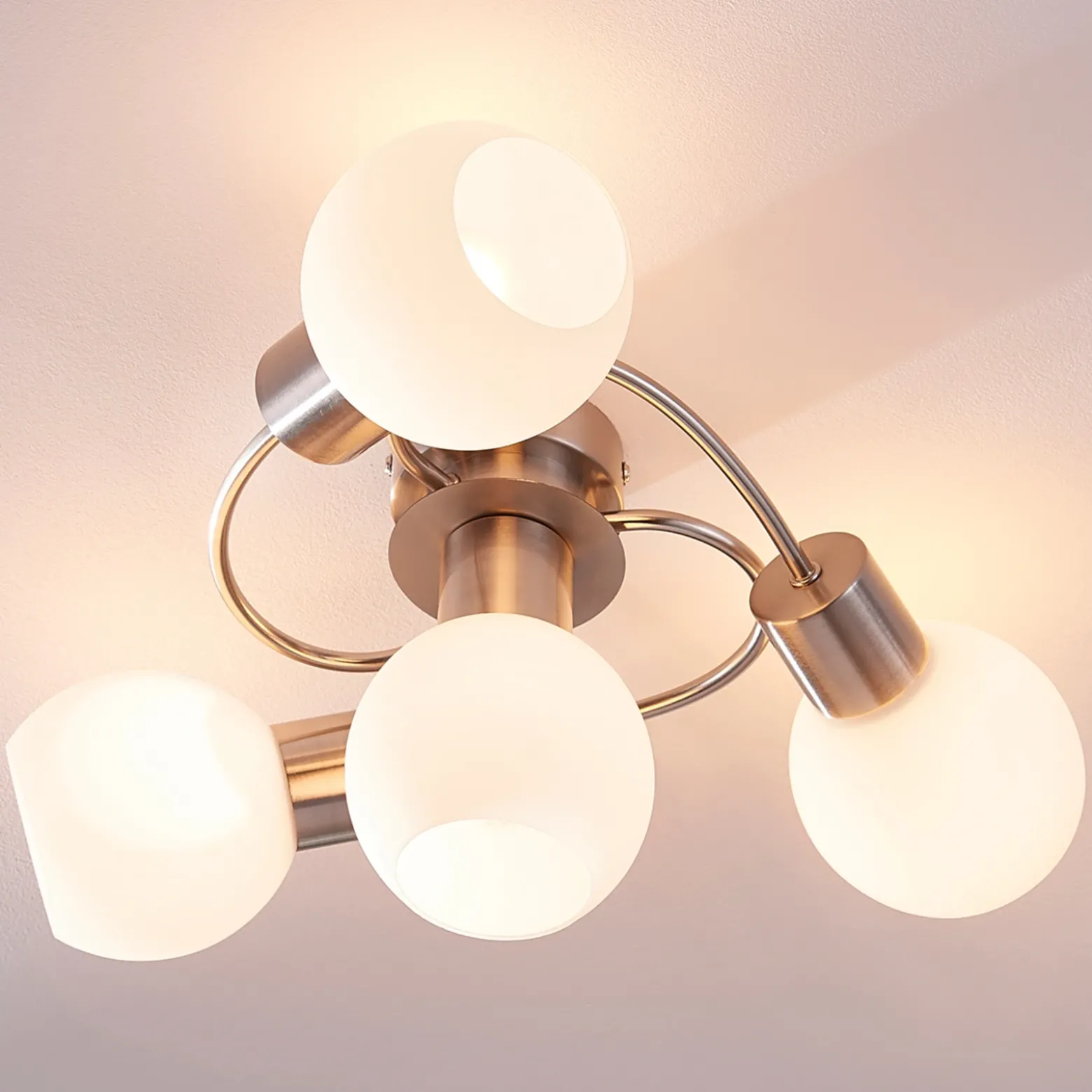 Plafón Lindby Ciala, 43 cm, 4 luces, color níquel, cristal