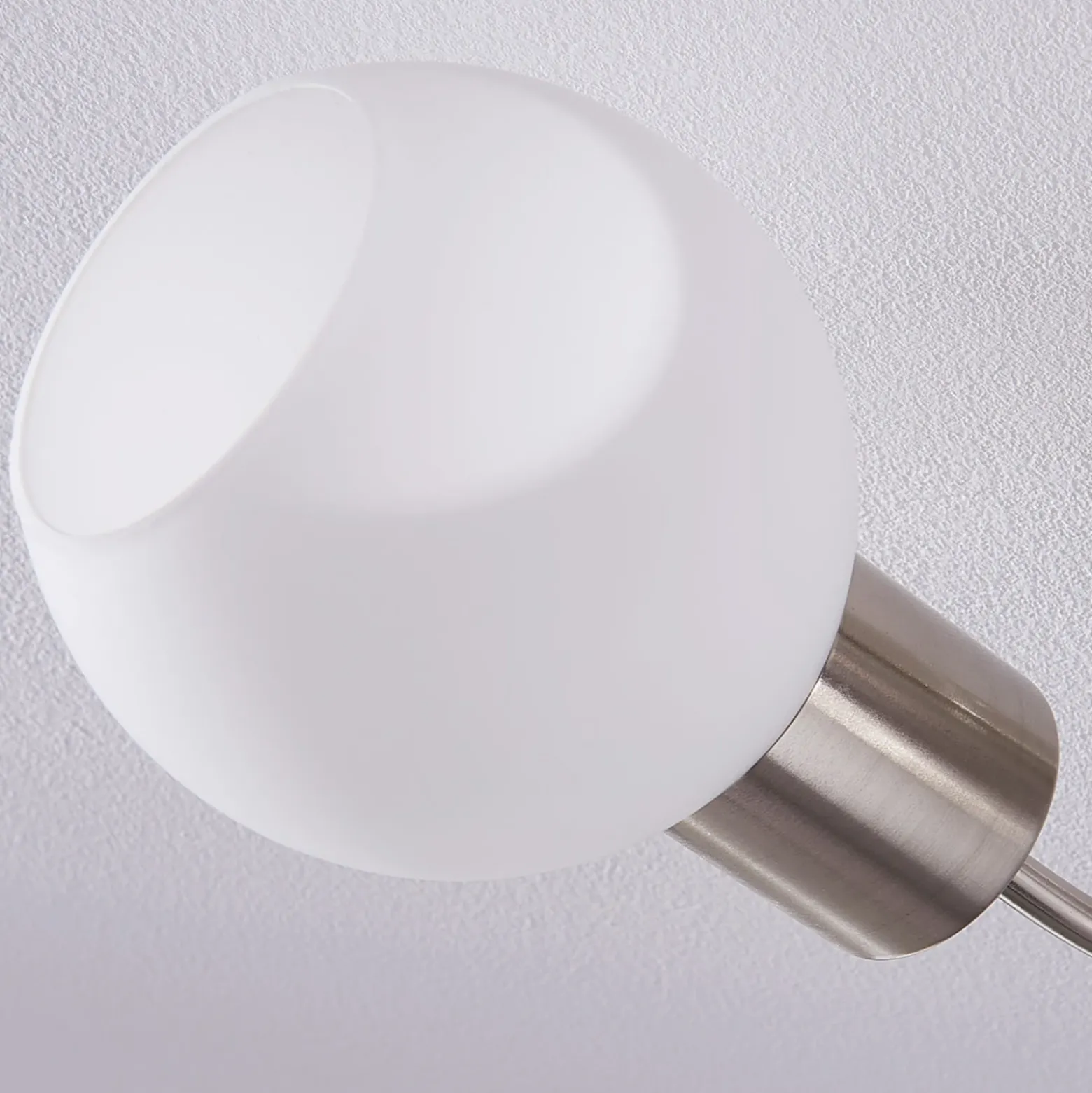 Plafón Lindby Ciala, 3 luces, color níquel, cristal