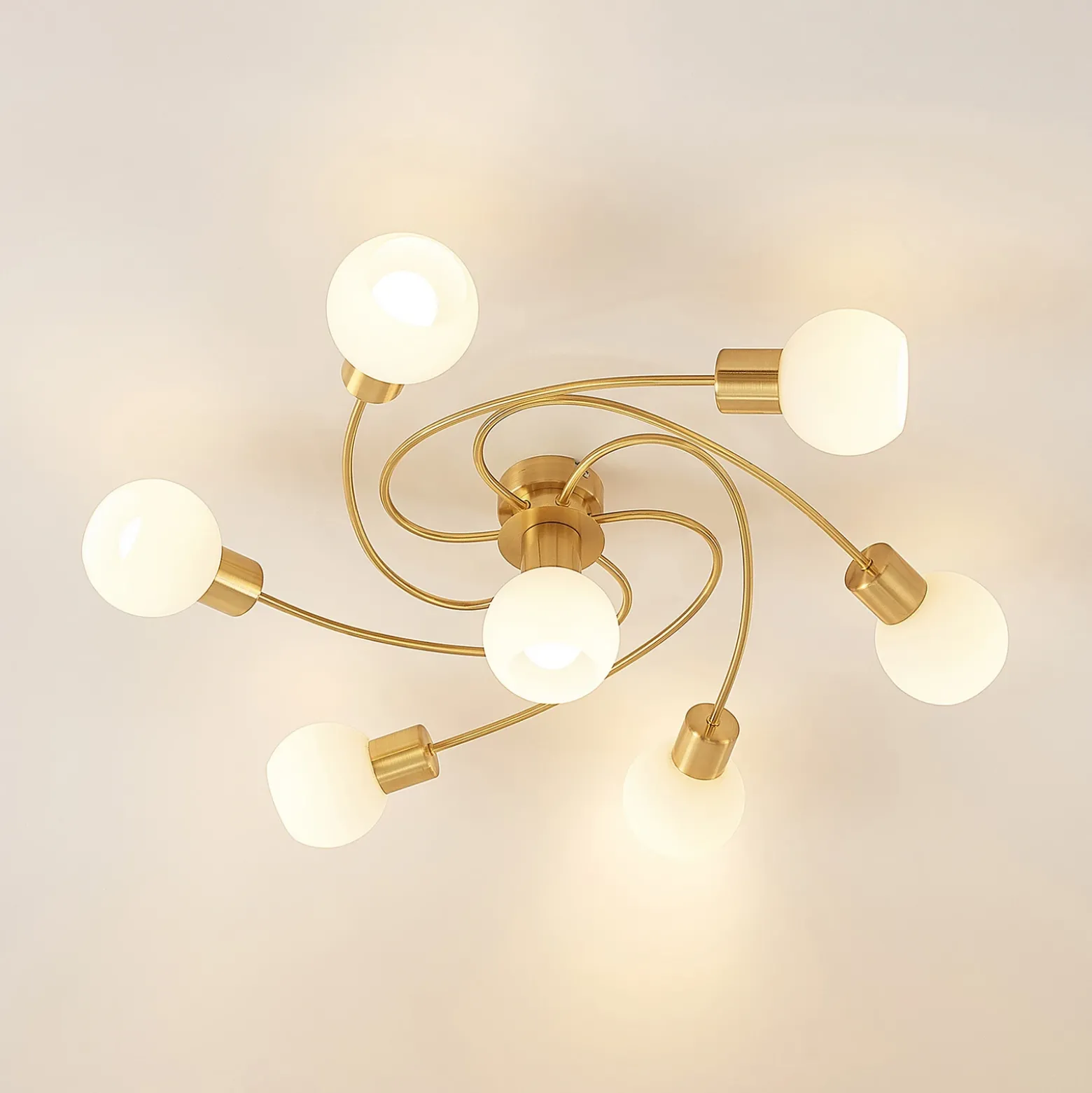Plafón Lindby Ciala, 7 luces, color latón, cristal