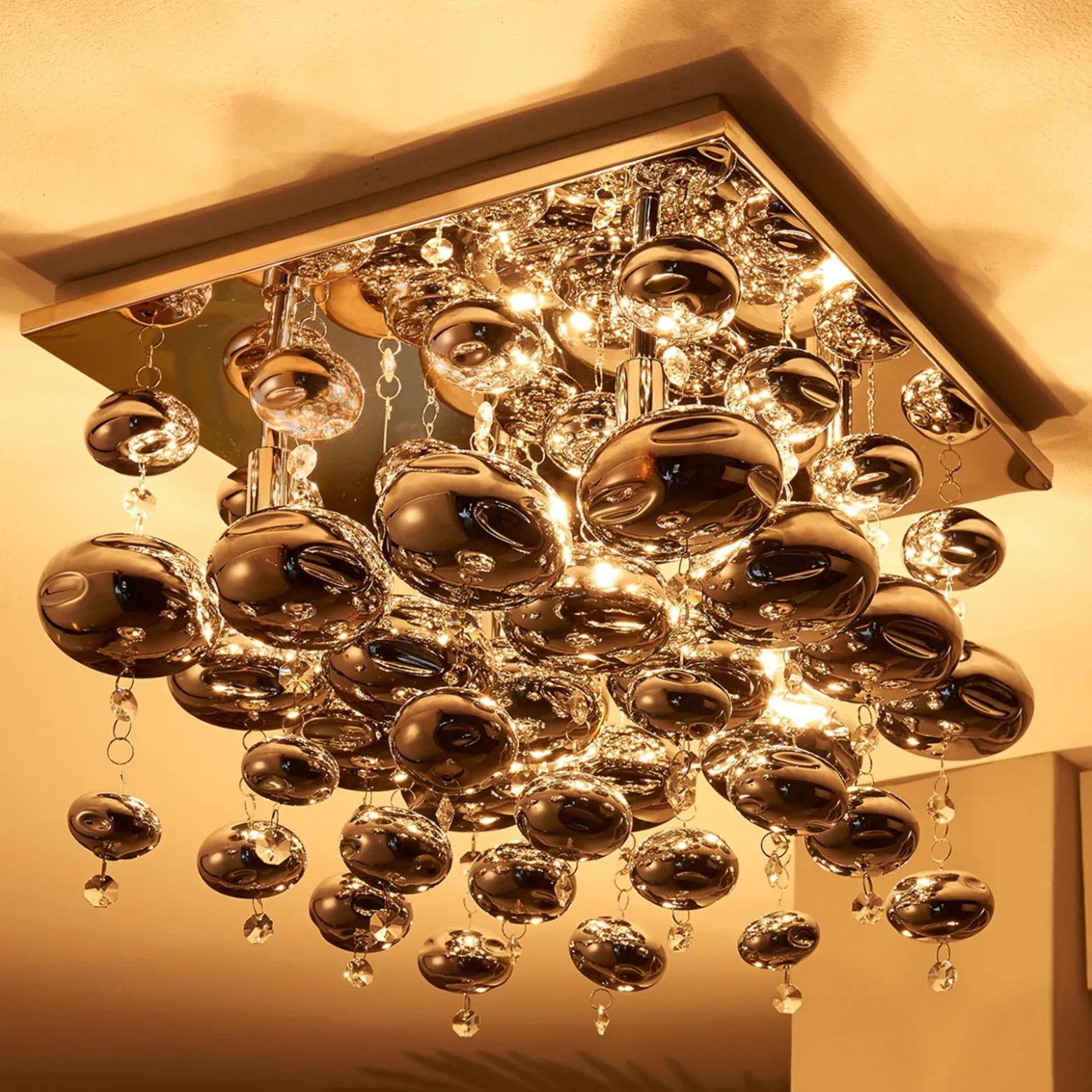 Plafón Lindby Esfera, gris humo, cristal, 4 luces, 35cm
