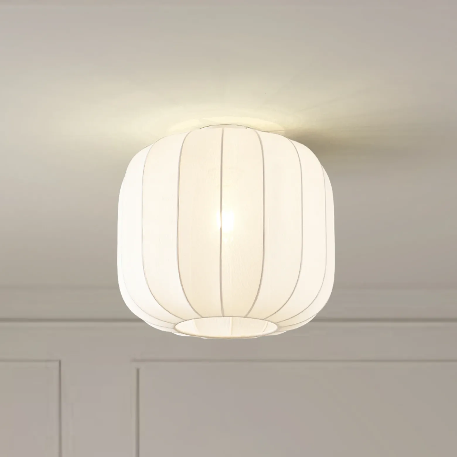 Plafón Lindby Helin, blanco, tela, Ø 35 cm