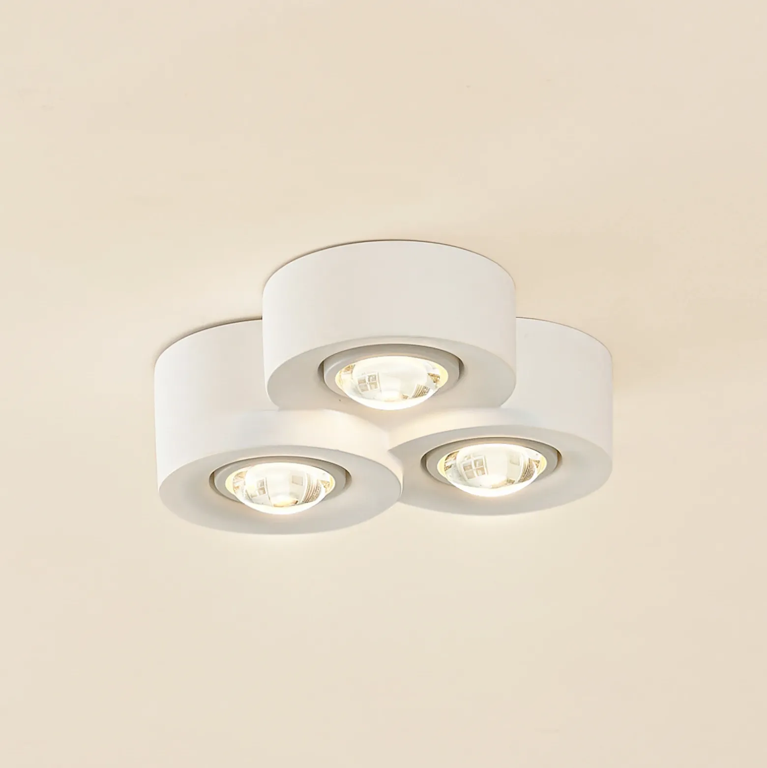 Plafón Lindby Levia, 3 luces, 26x24,5cm, blanco, escayola