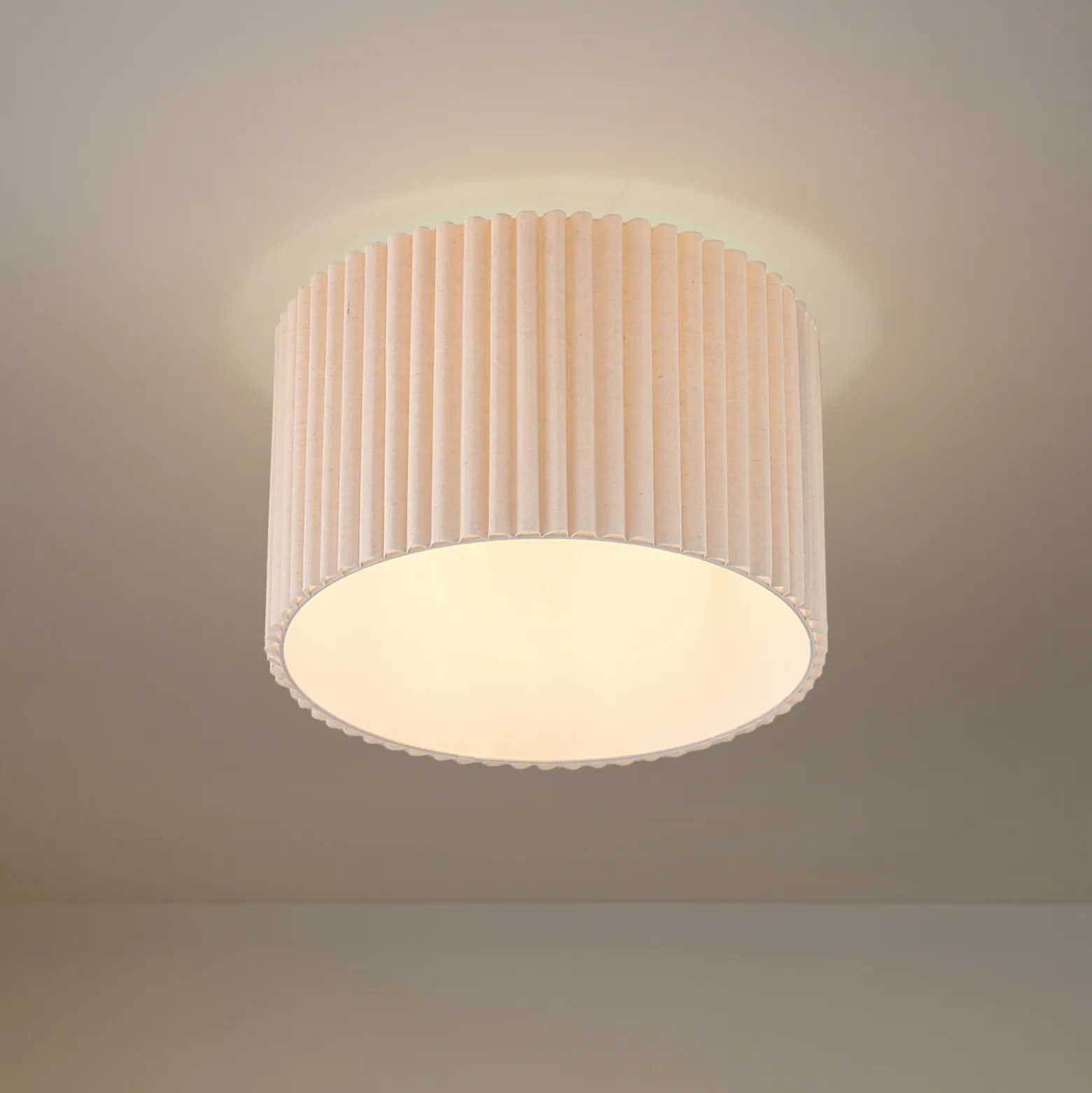Plafón Lindby Libbie, Ø 45 cm, lino, color crema