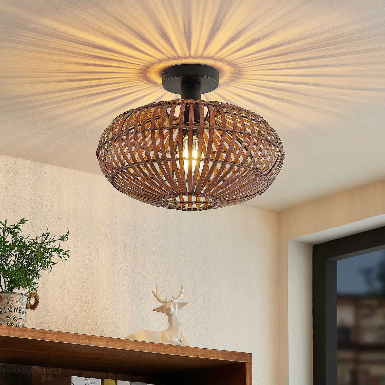 Plafón Lindby Majeora, Ø 40 cm, marrón, bambú