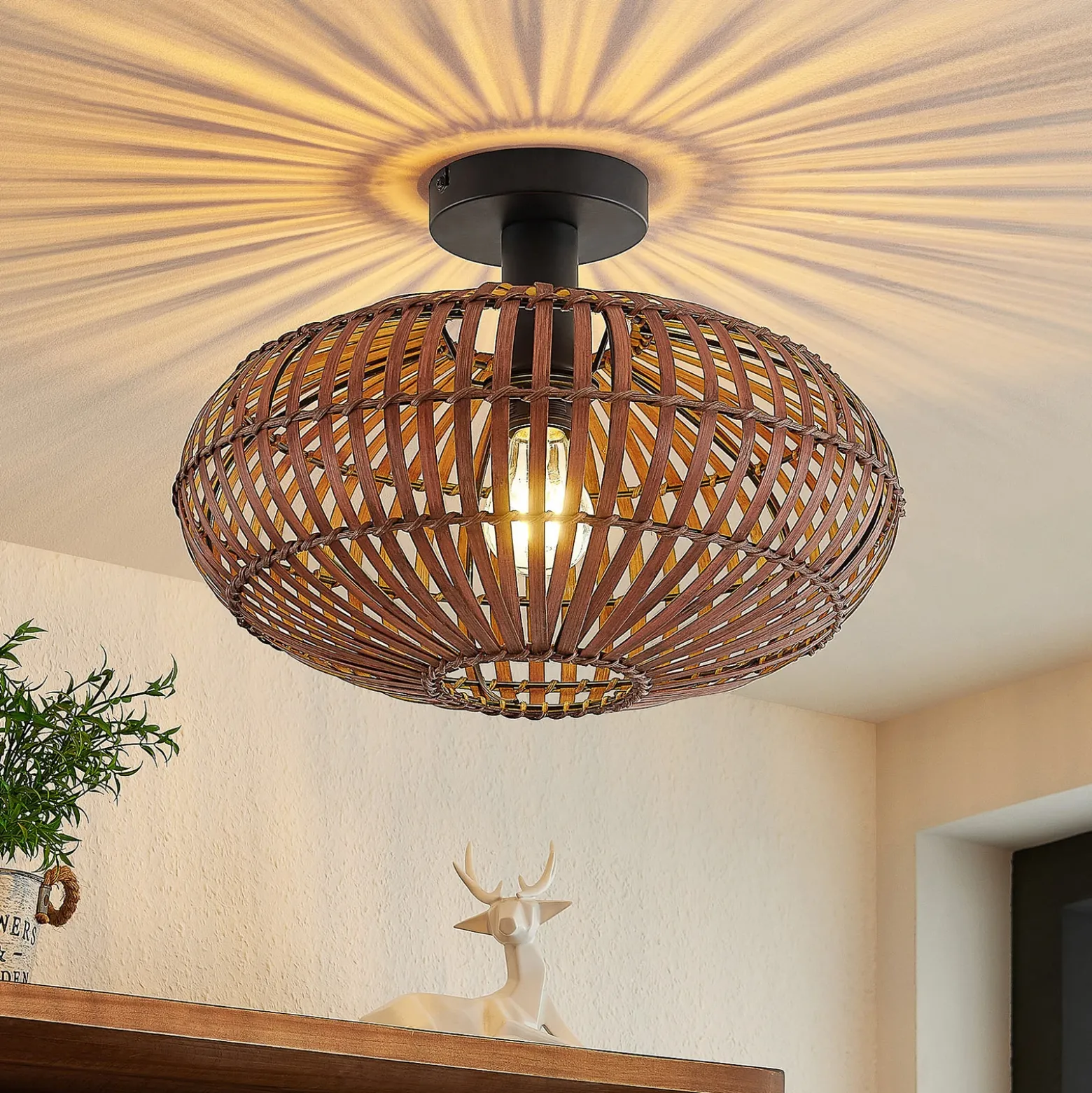Plafón Lindby Majeora, Ø 40 cm, marrón, bambú