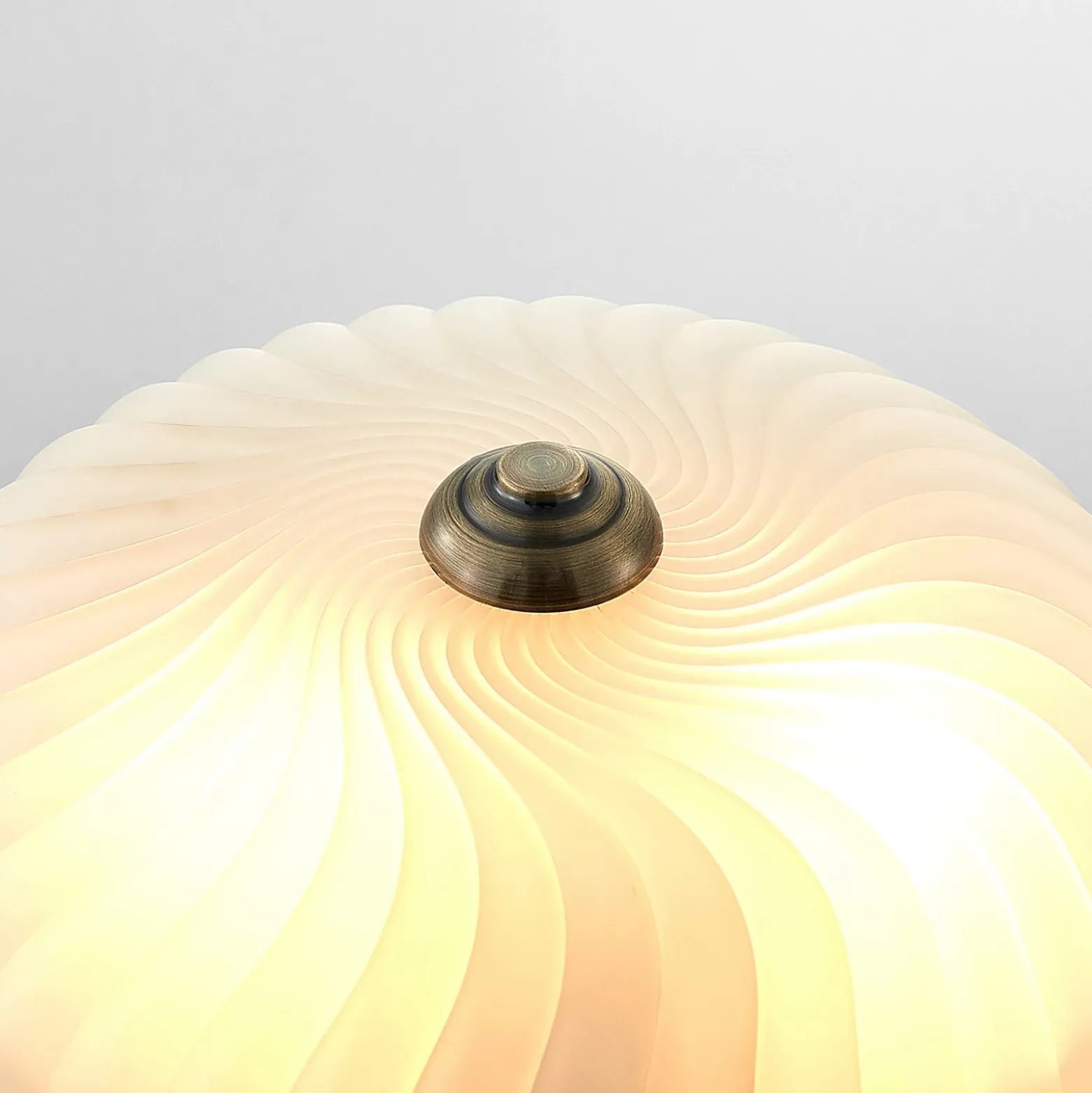 Plafón Lindby Pakka, color latón, cristal, 31 cm, E27