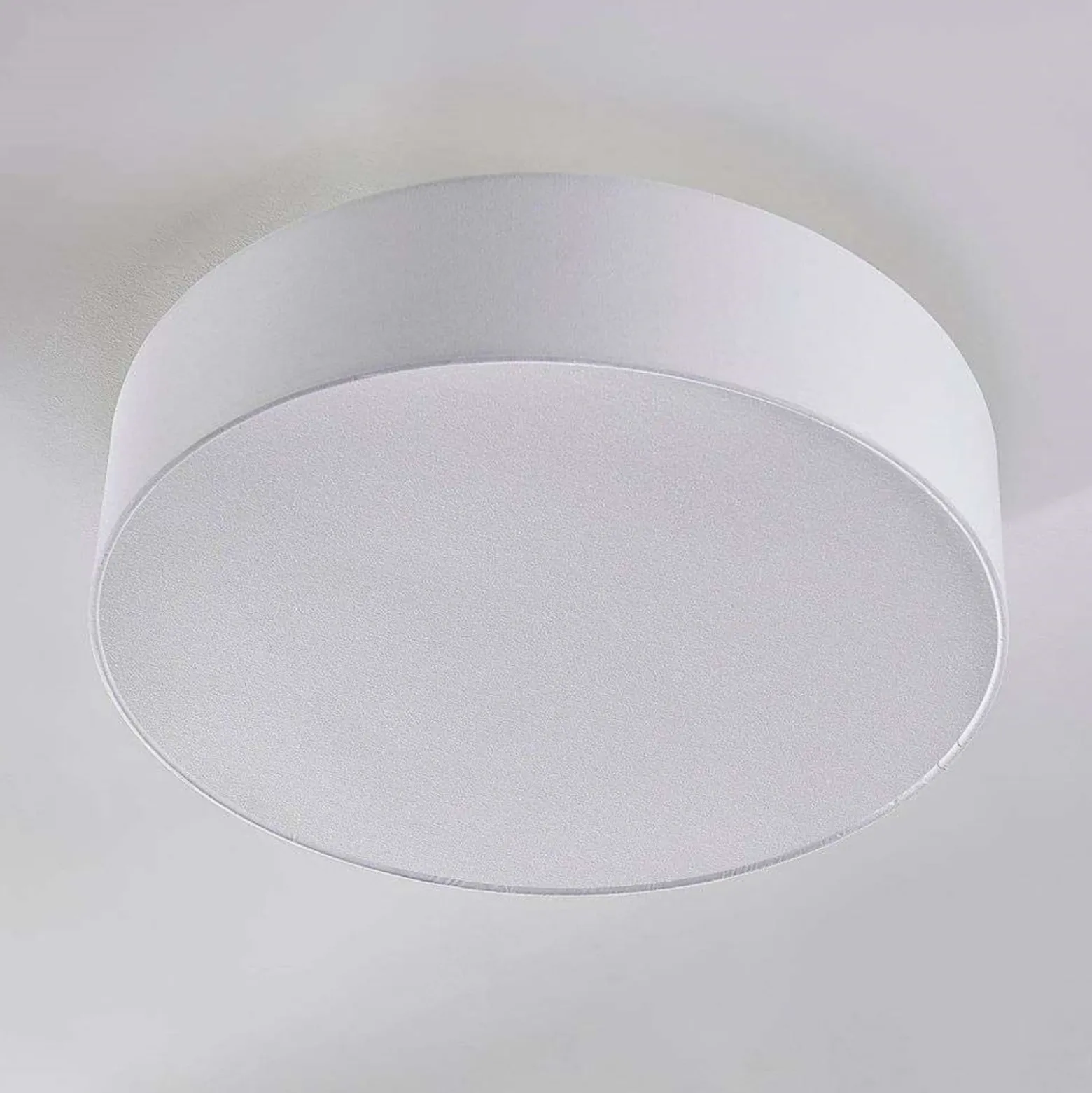 Plafón Lindby Sebatin, Ø 50 cm, blanco, tela, E27