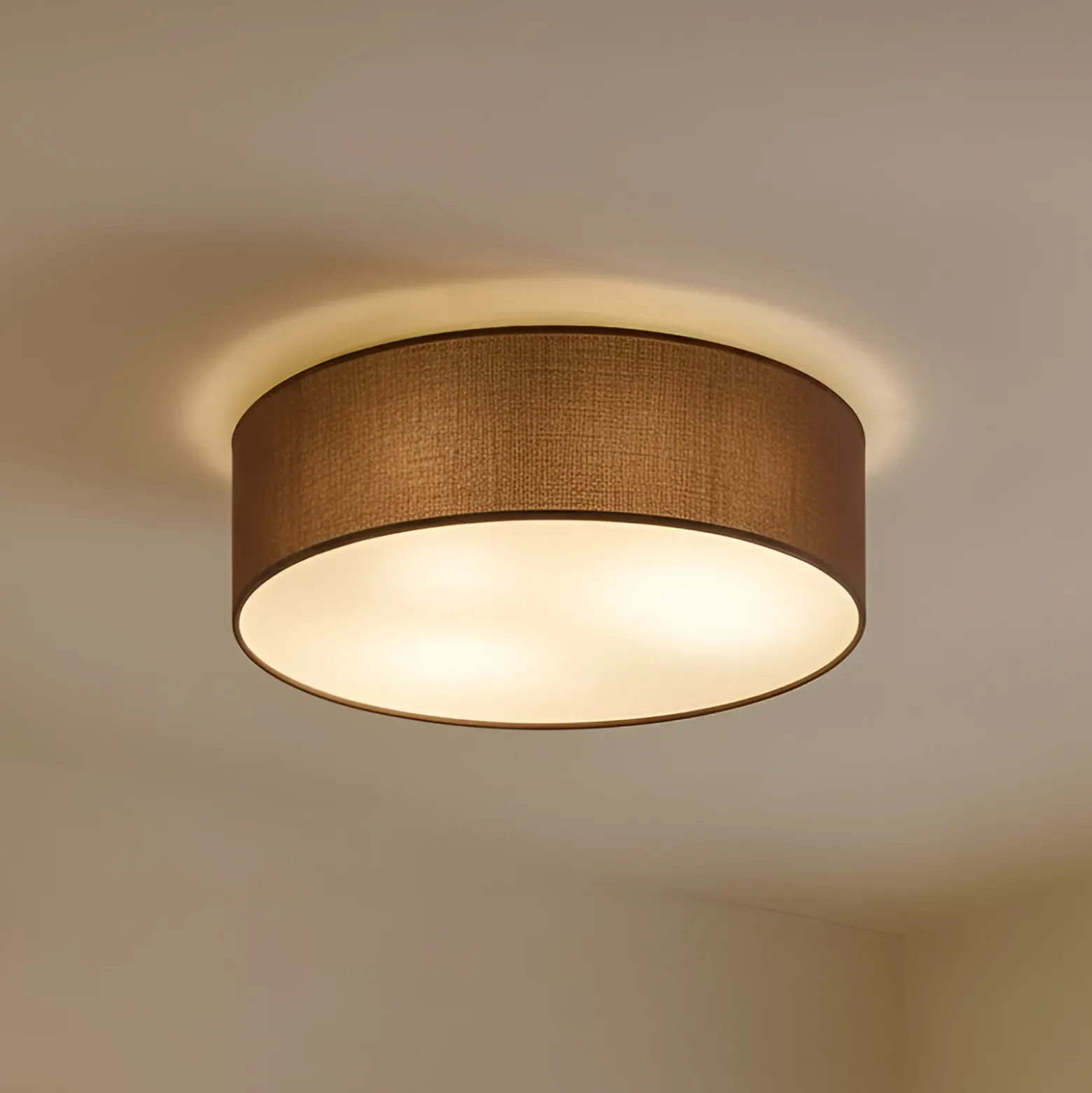 Plafón Lindby Sebatin, Ø 40 cm, marrón claro, tela, E27