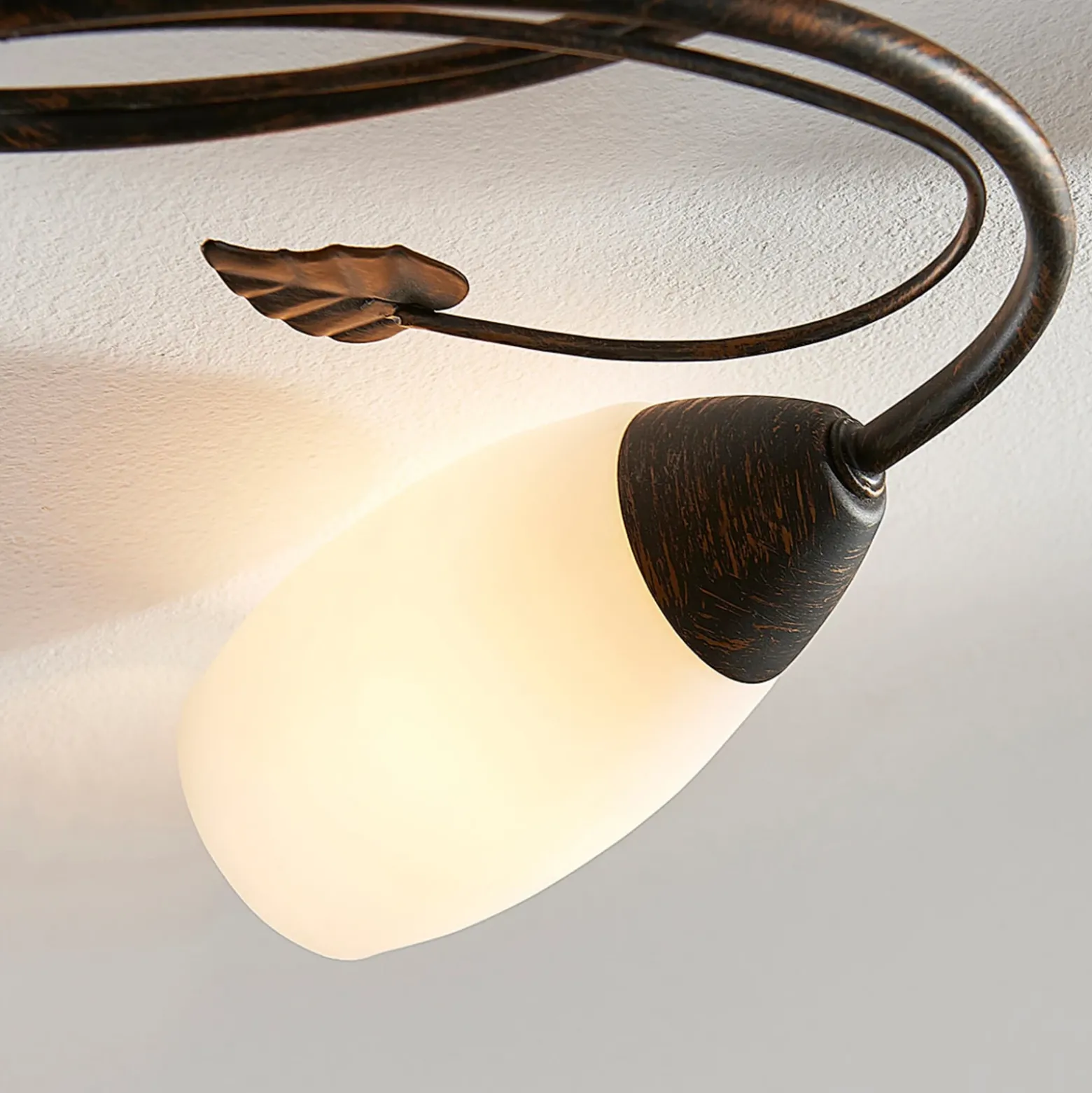 Plafón Lindby Stefania, 6 luces, negro/oro, 68cm