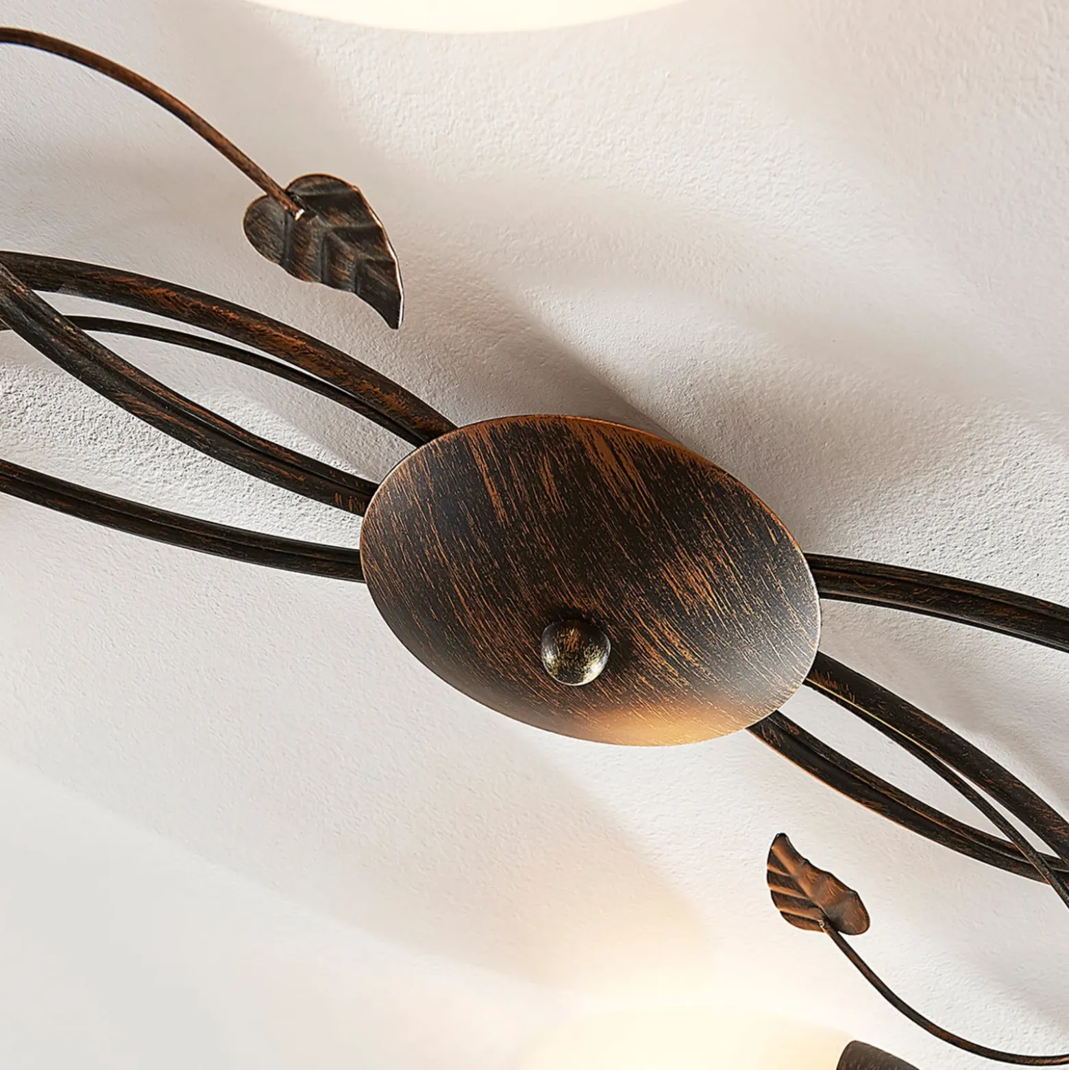 Plafón Lindby Stefania, 6 luces, negro/oro, 68cm