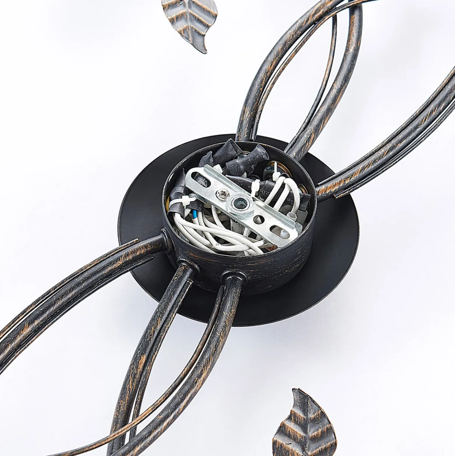 Plafón Lindby Stefania, 6 luces, negro/oro, 68cm