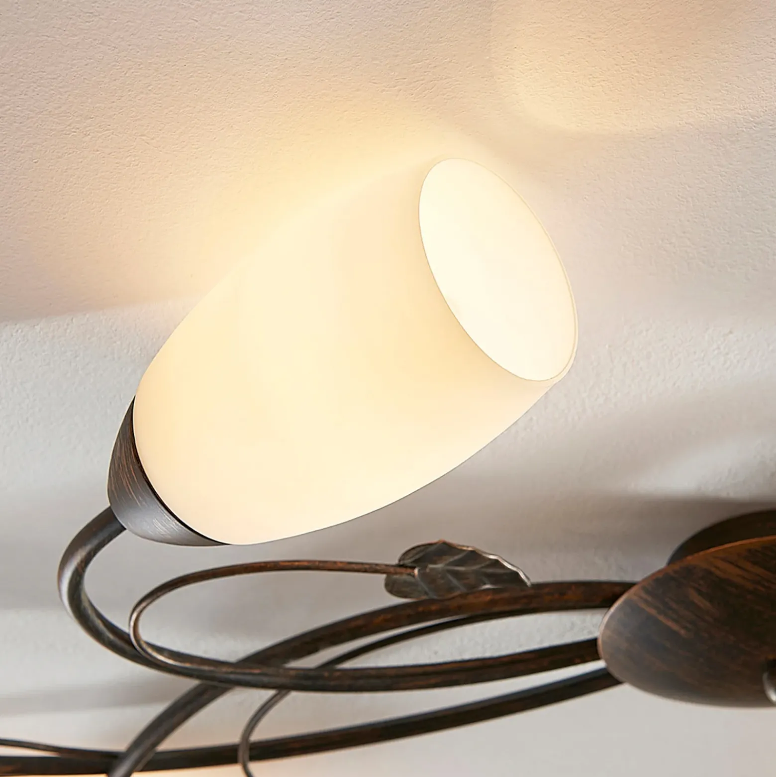 Plafón Lindby Stefania, 6 luces, negro/oro, 68cm