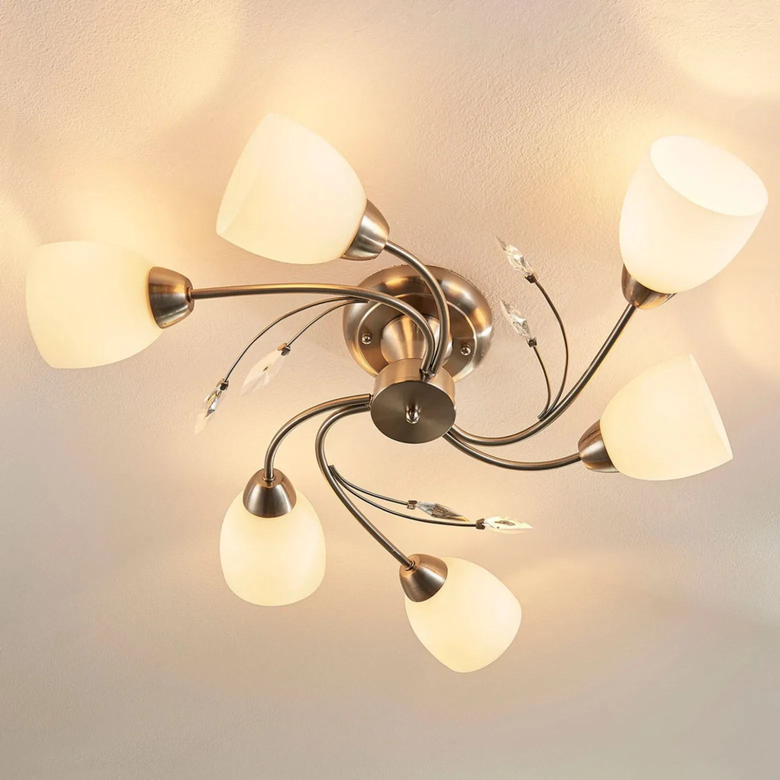 Plafón Lindby Tatas, Ø 64 cm, níquel, 6 luces, cristal