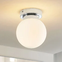 Plafón Lindby Tavino, pantalla esférica, cromo