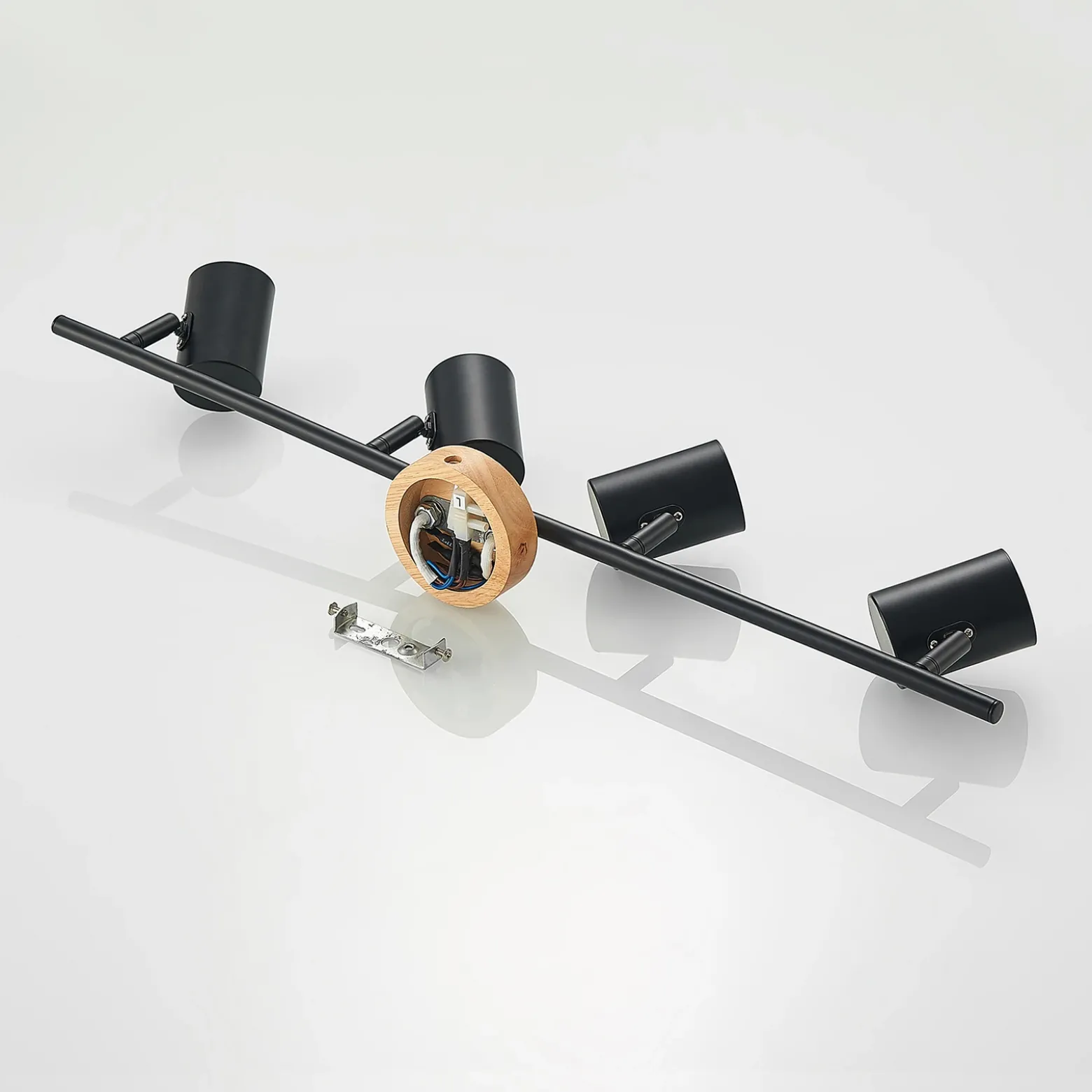 Plafón Lindby Xiomara, 4 luces, 68 cm de largo, madera