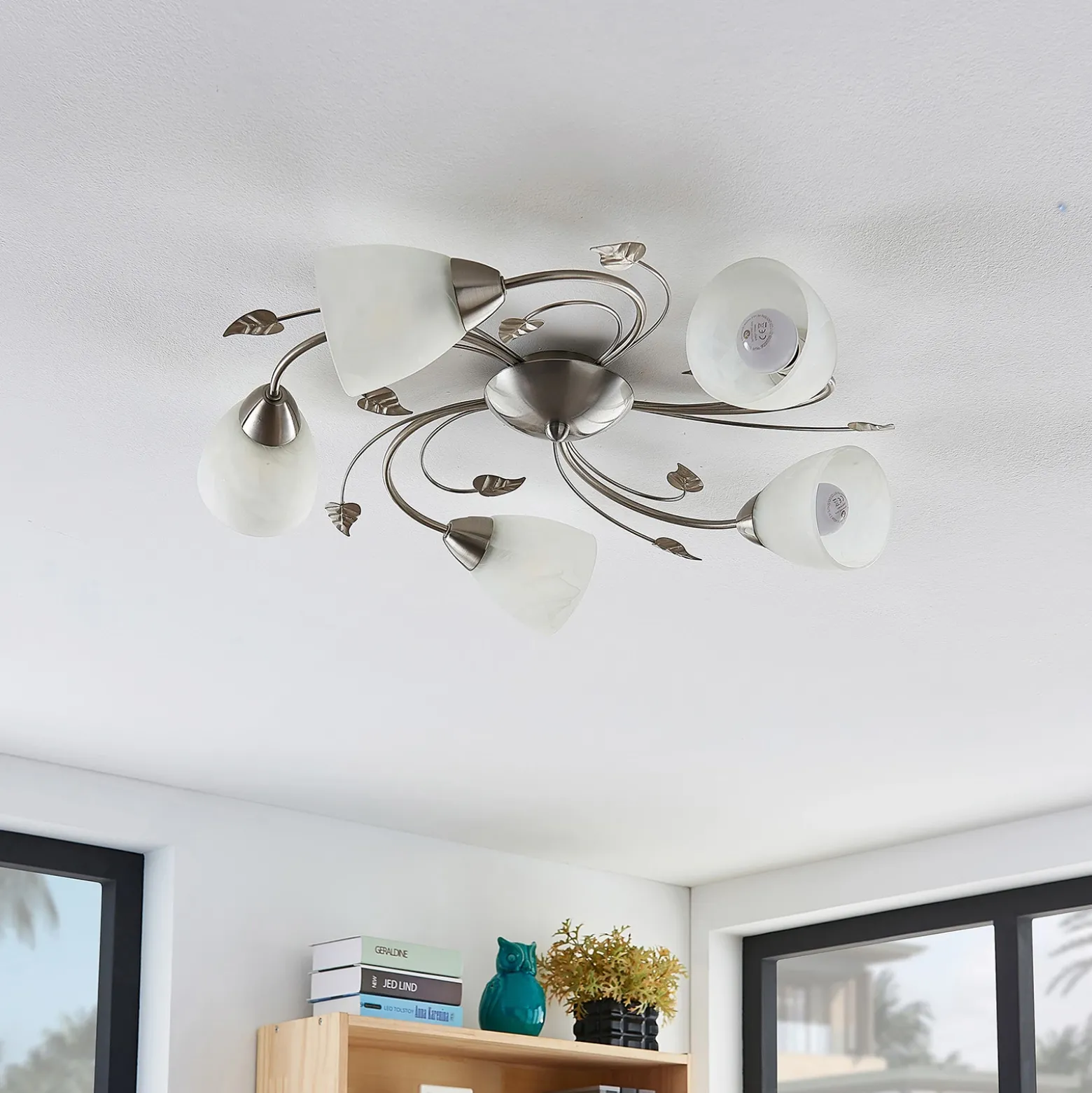 Plafón Lindby Yannie, 5 luces, 60cm, níquel/blanco, cristal