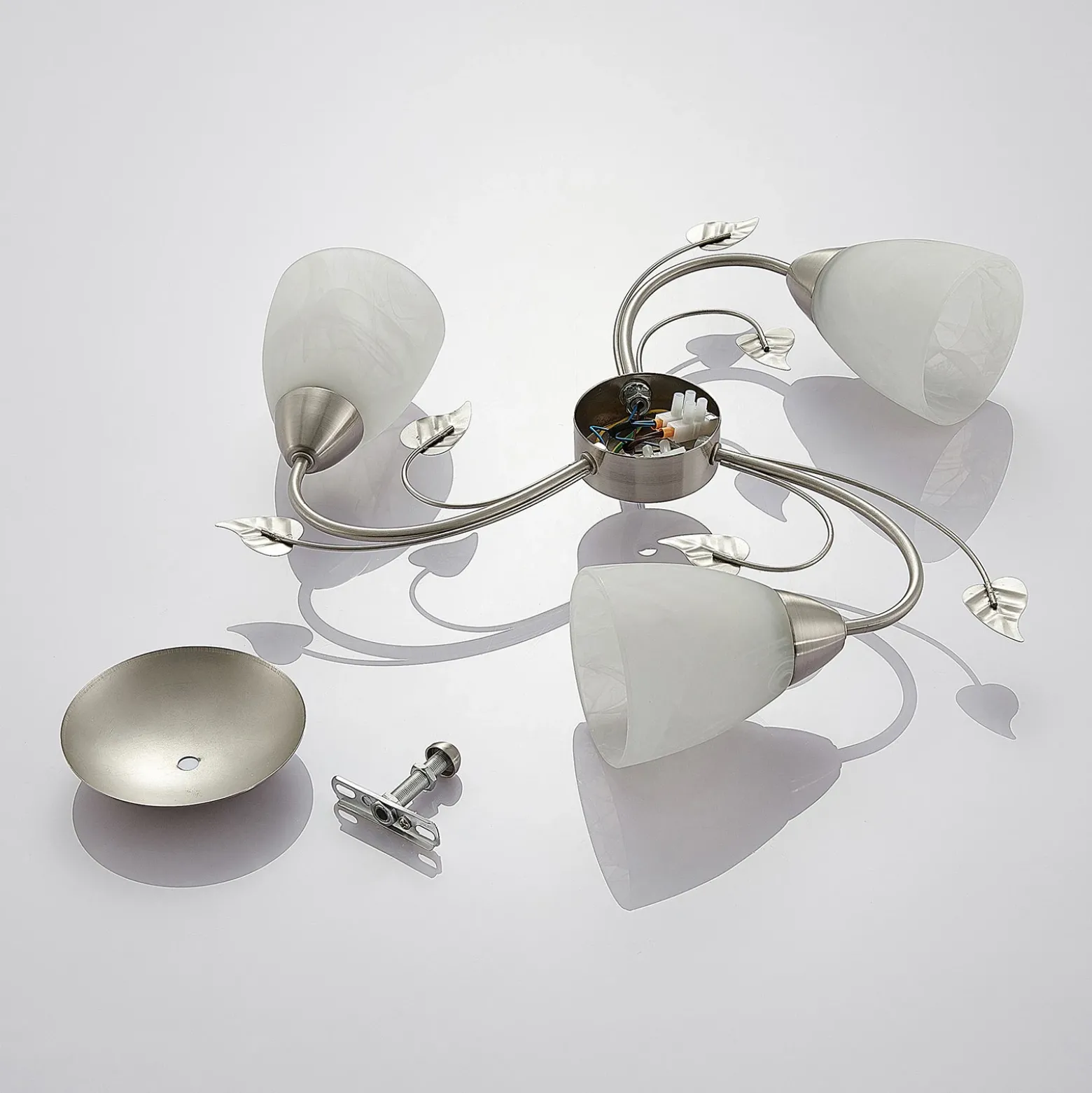 Plafón Lindby Yannie, 3 luces, 50cm, níquel/blanco, cristal