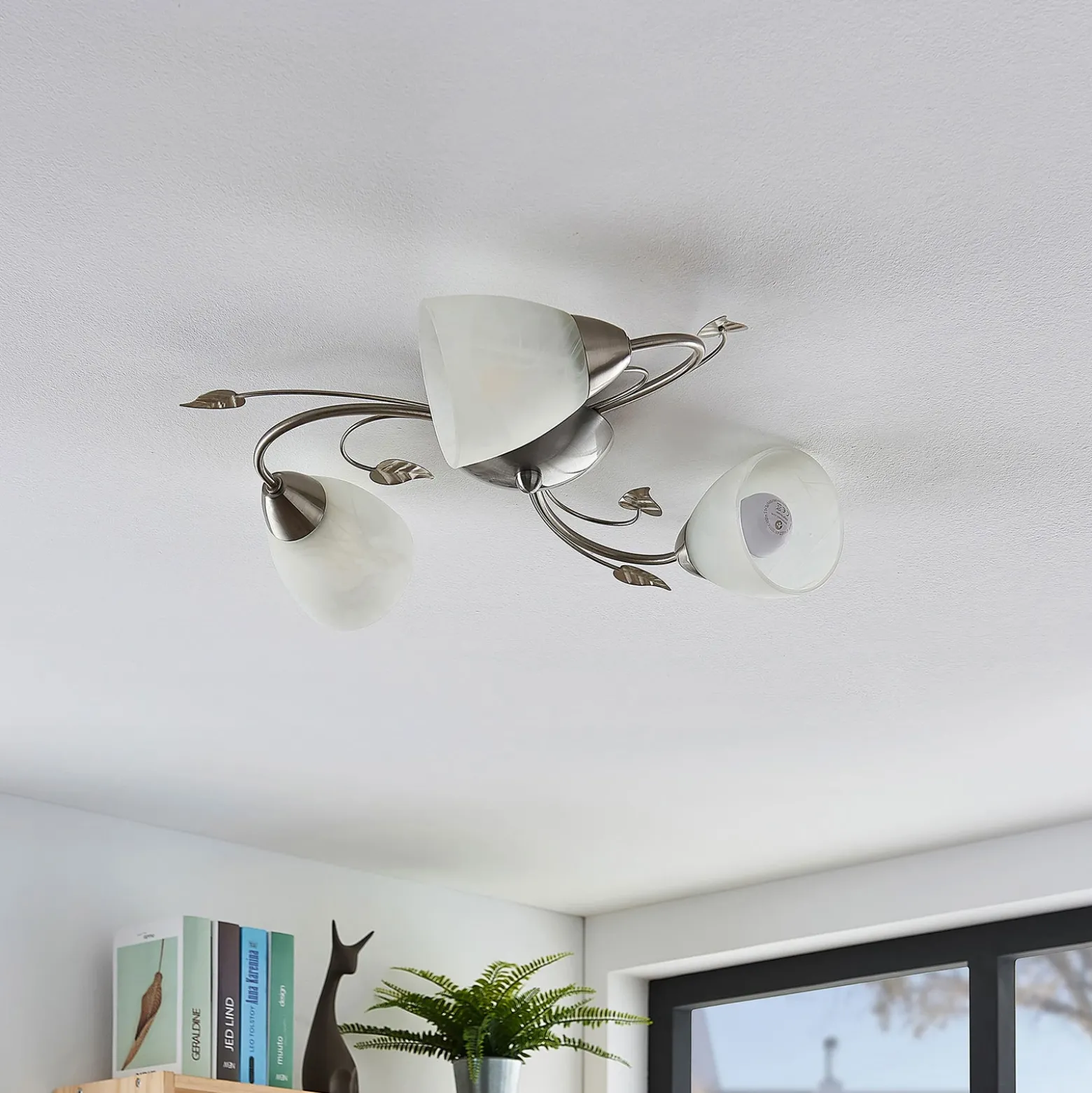 Plafón Lindby Yannie, 3 luces, 50cm, níquel/blanco, cristal