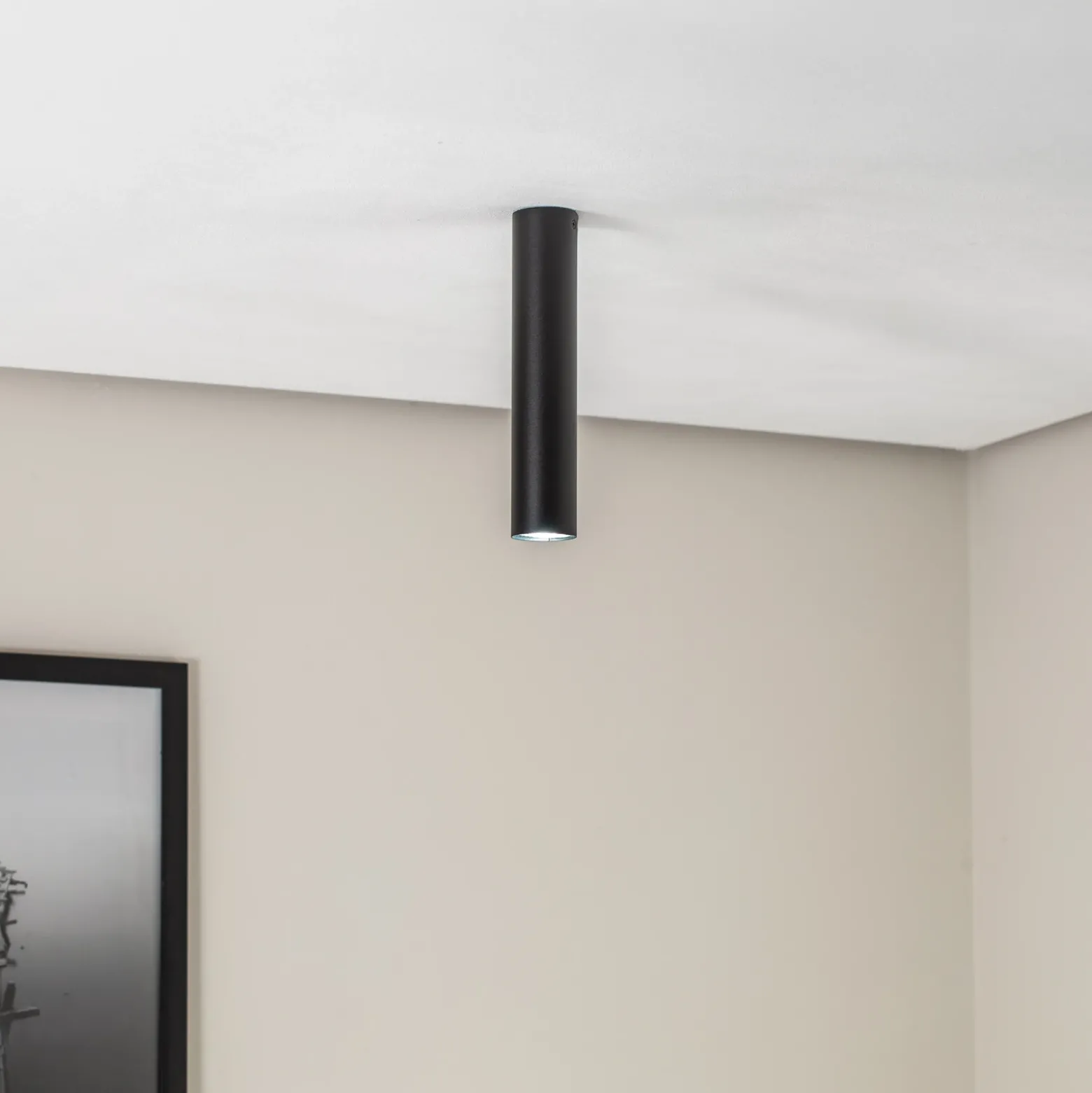 Plafón Tubo en forma cilíndrica, negro