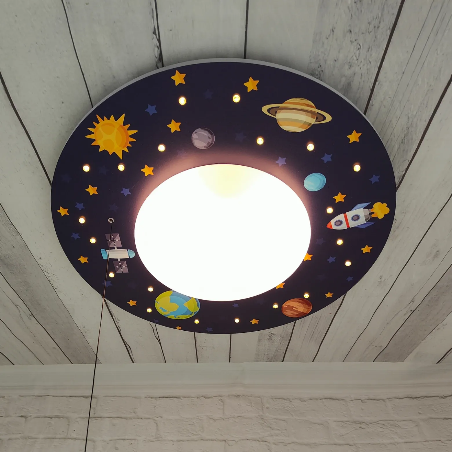 Plafón Universo con lámpara estrellada LED