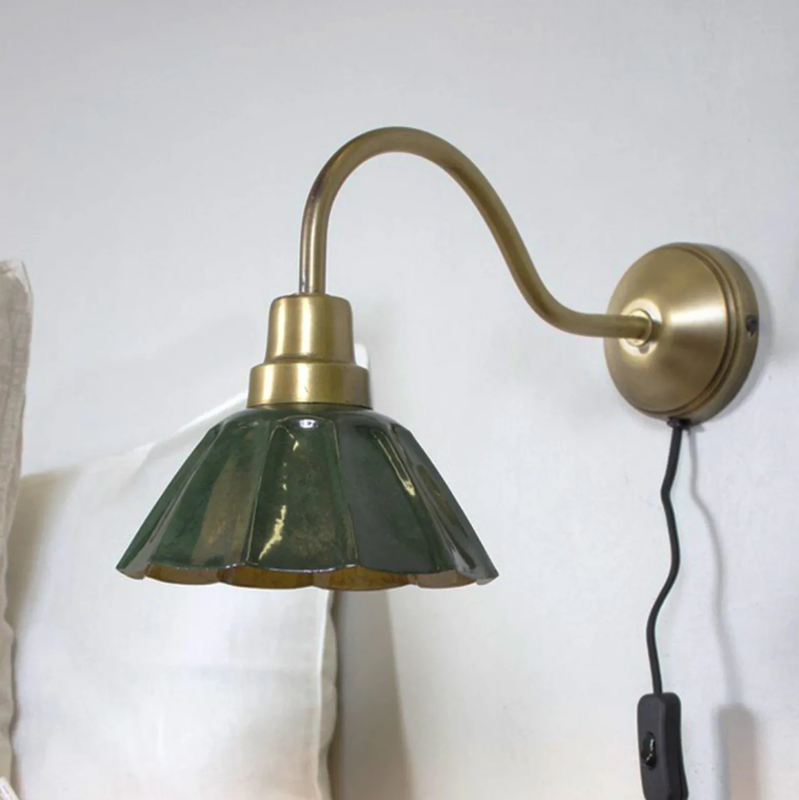 PR Home Aplique de pared Ester, verde, saliente 34 cm, metal
