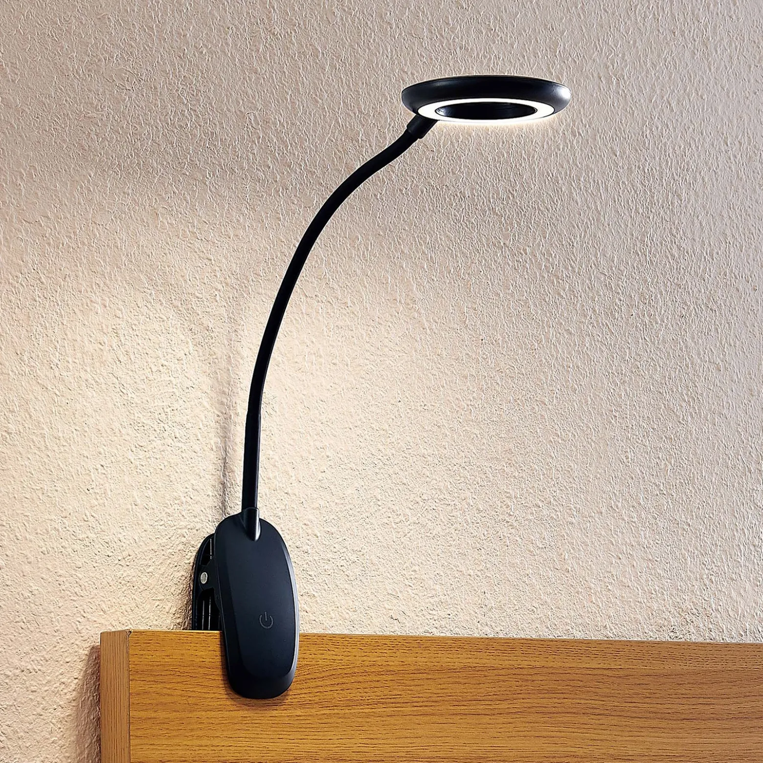 Prios lámpara de pinza LED Harumi, negra, batería recargable, USB, 51 cm