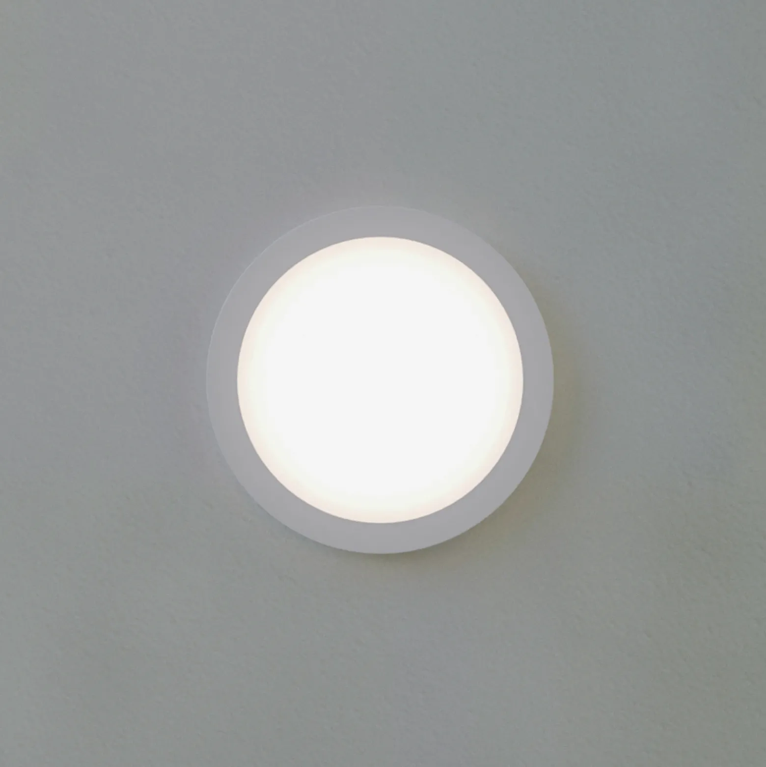Prios lámpara LED de techo Aureka, detector de movimiento, Ø 23 cm, blanco