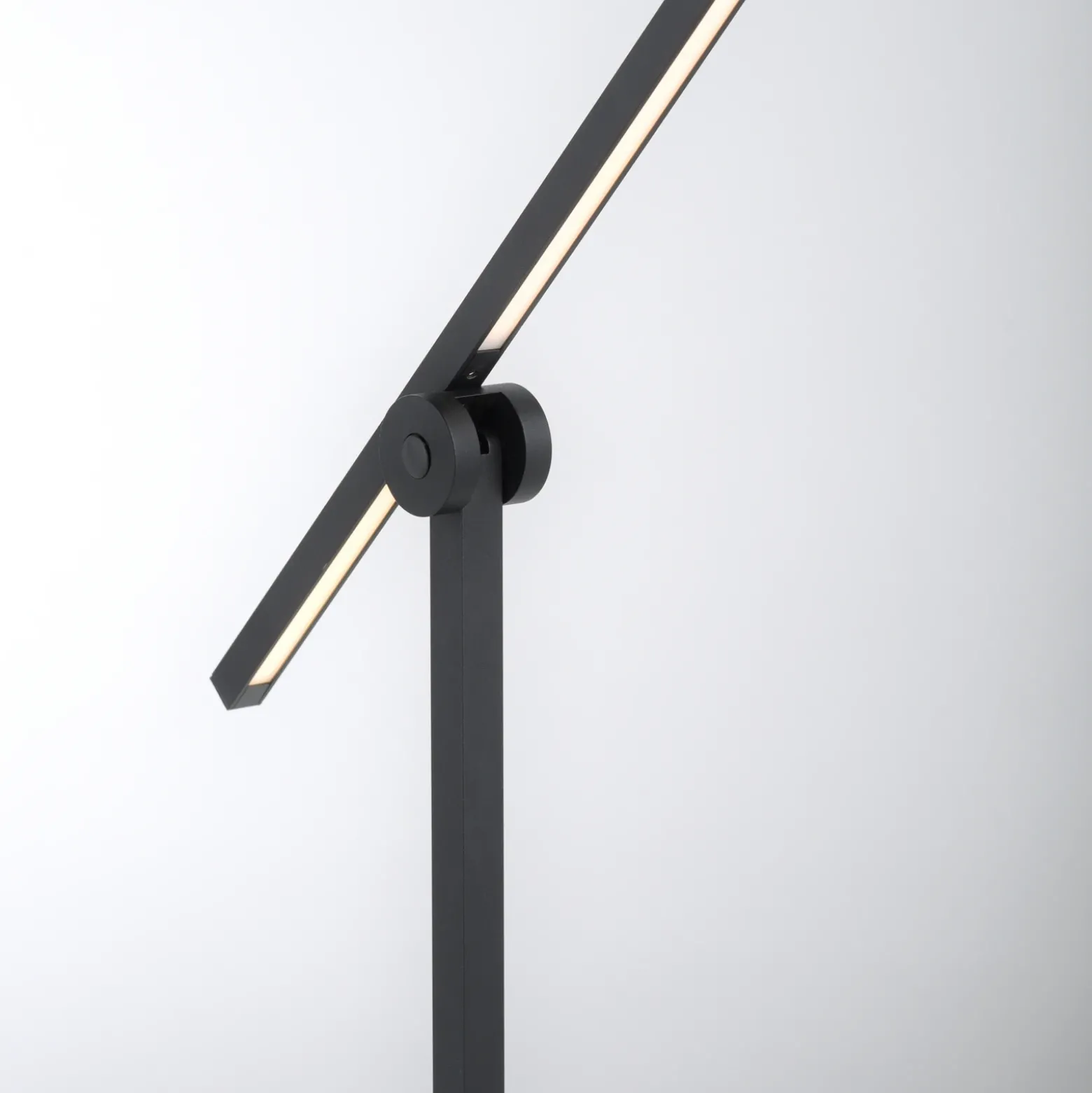 PURE Grafo lámpara de pie LED con atenuador táctil
