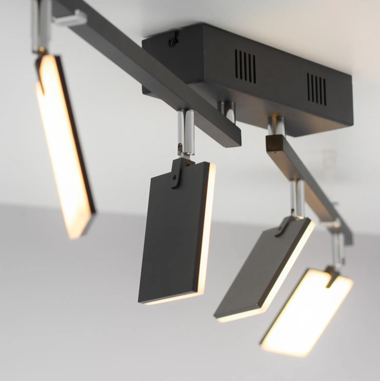 PURE Mira plafón 4 luces control remoto CCT negro