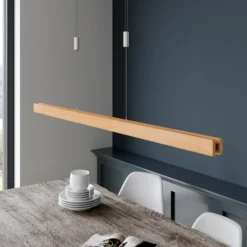 Quitani Lámpara colgante LED Alin, longitud 138 cm, roble natural