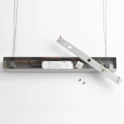 Quitani lámpara colgante LED Hiba, roble natural, longitud 148 cm