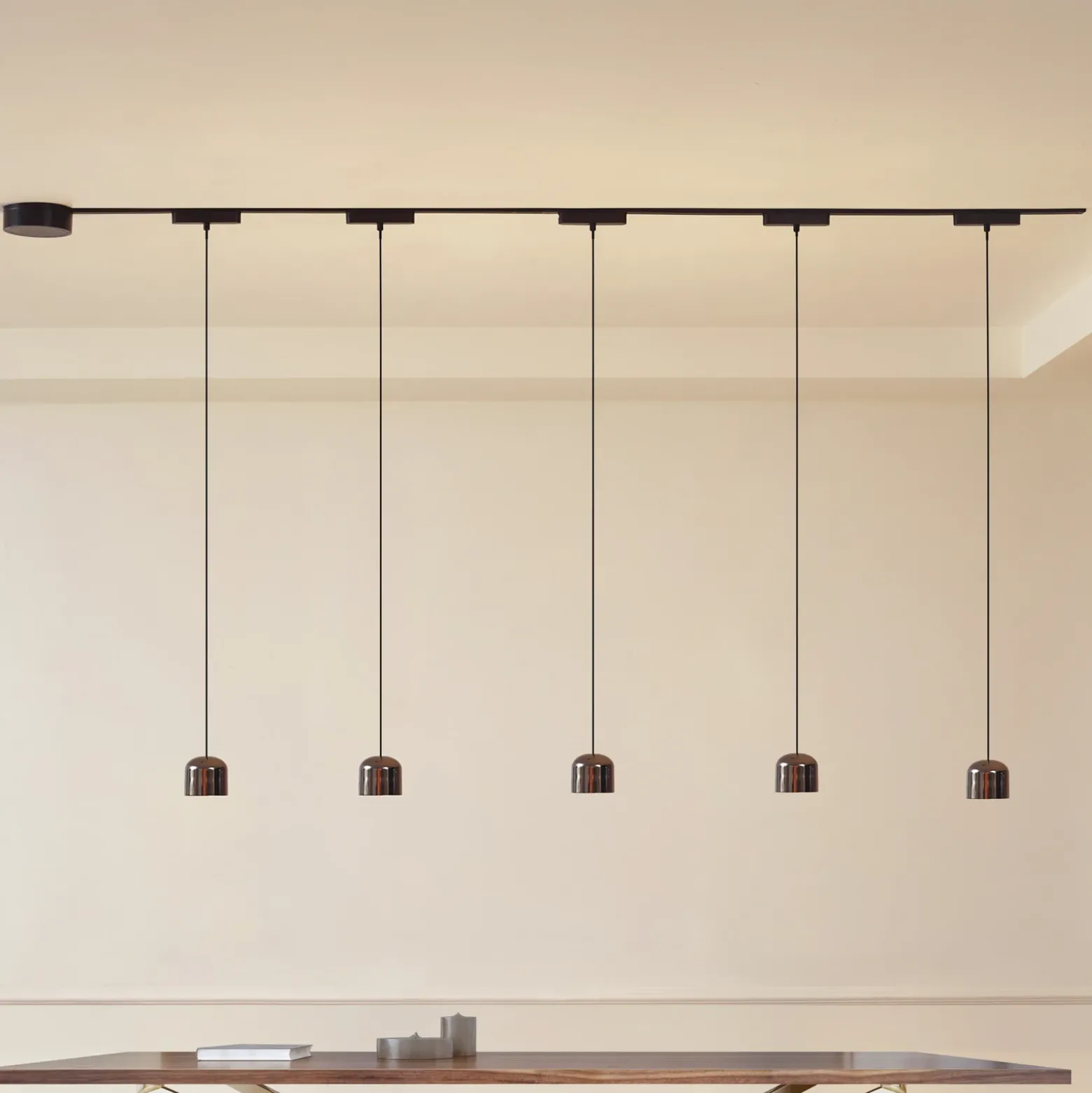 Sistema de riel 48 V Lumaro, pendular, cilindro, 5 luces, negro