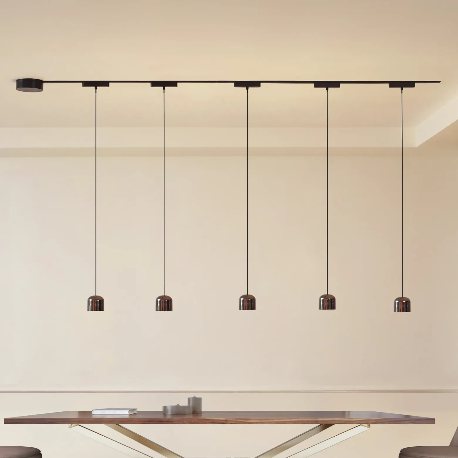 Sistema de riel 48 V Lumaro, pendular, cilindro, 5 luces, negro