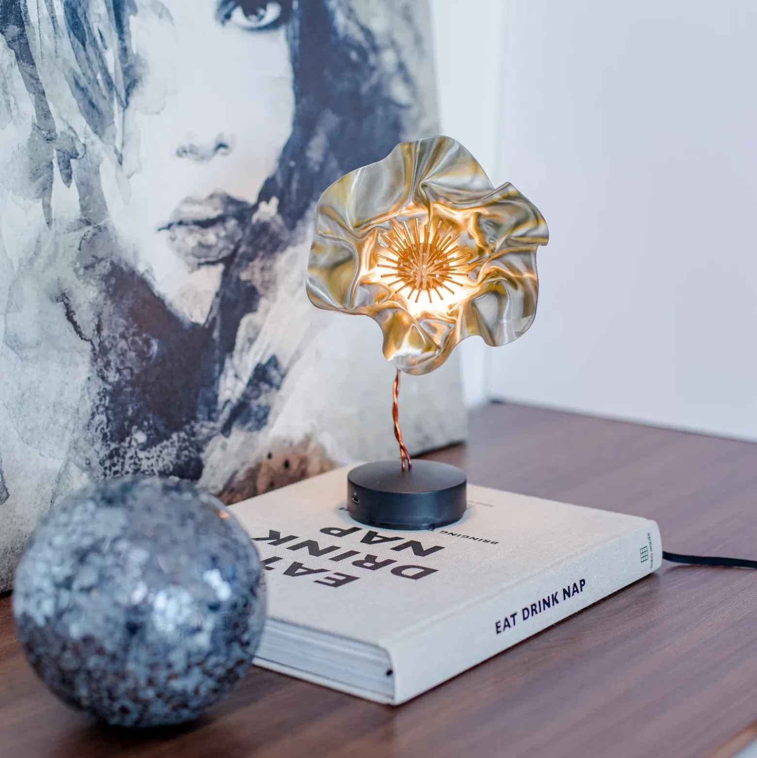 Slamp LaFleur Lámpara de mesa LED, batería recargable, terciopelo