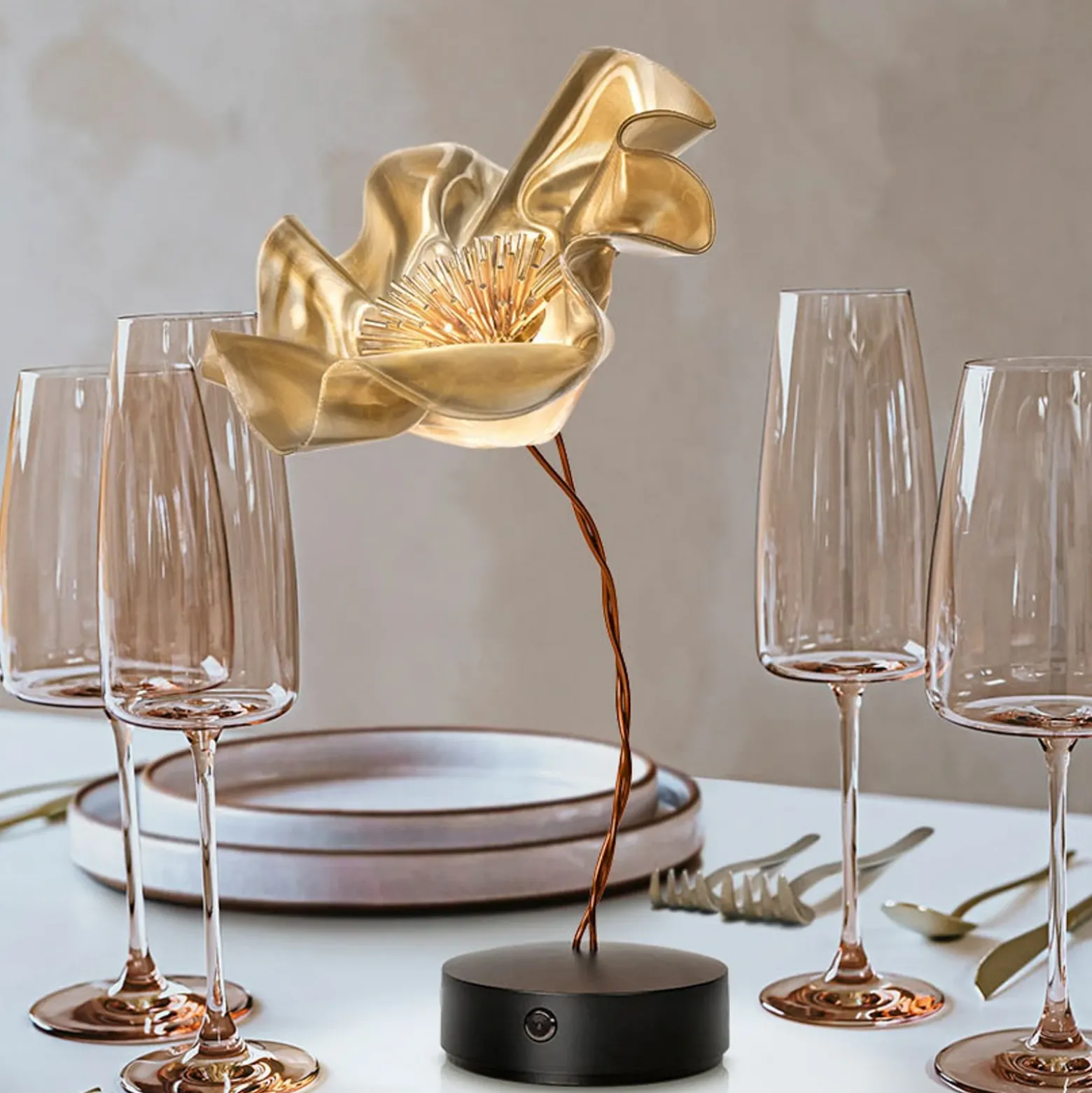 Slamp LaFleur Lámpara de mesa LED, batería recargable, terciopelo