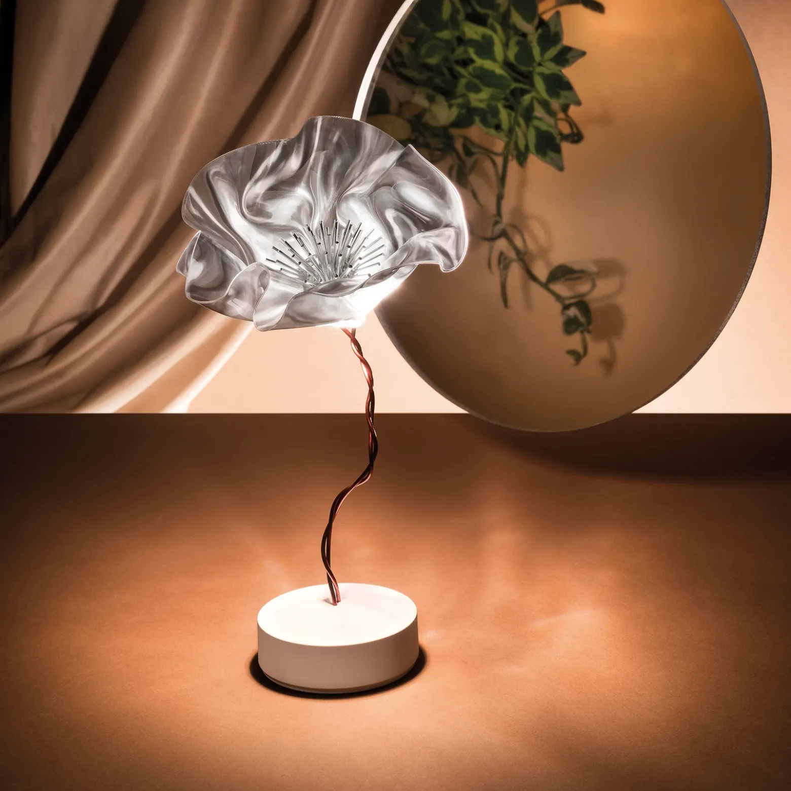 Slamp Lafleur lámpara de mesa LED, batería, prisma