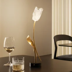 Slamp Lámpara de mesa LED recargable Tulip, base negra