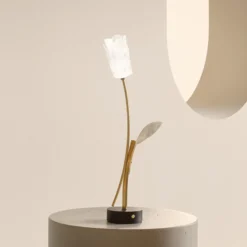 Slamp Lámpara de mesa LED recargable Tulip, base negra