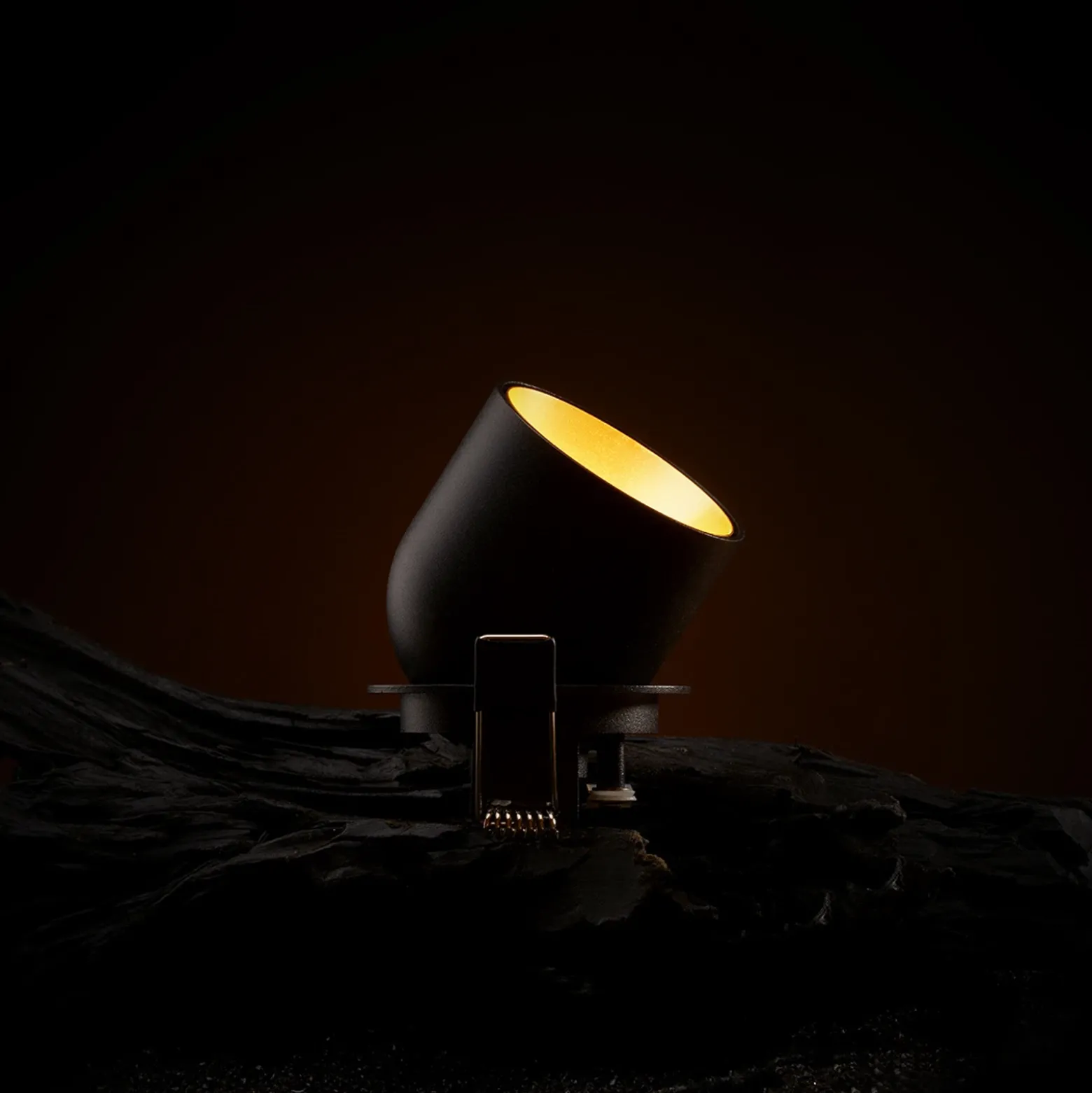 SLC Cup downlight empotrada LED negro/oro 3.000K