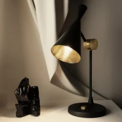 Tom Dixon Beat Table lámpara de mesa, negro