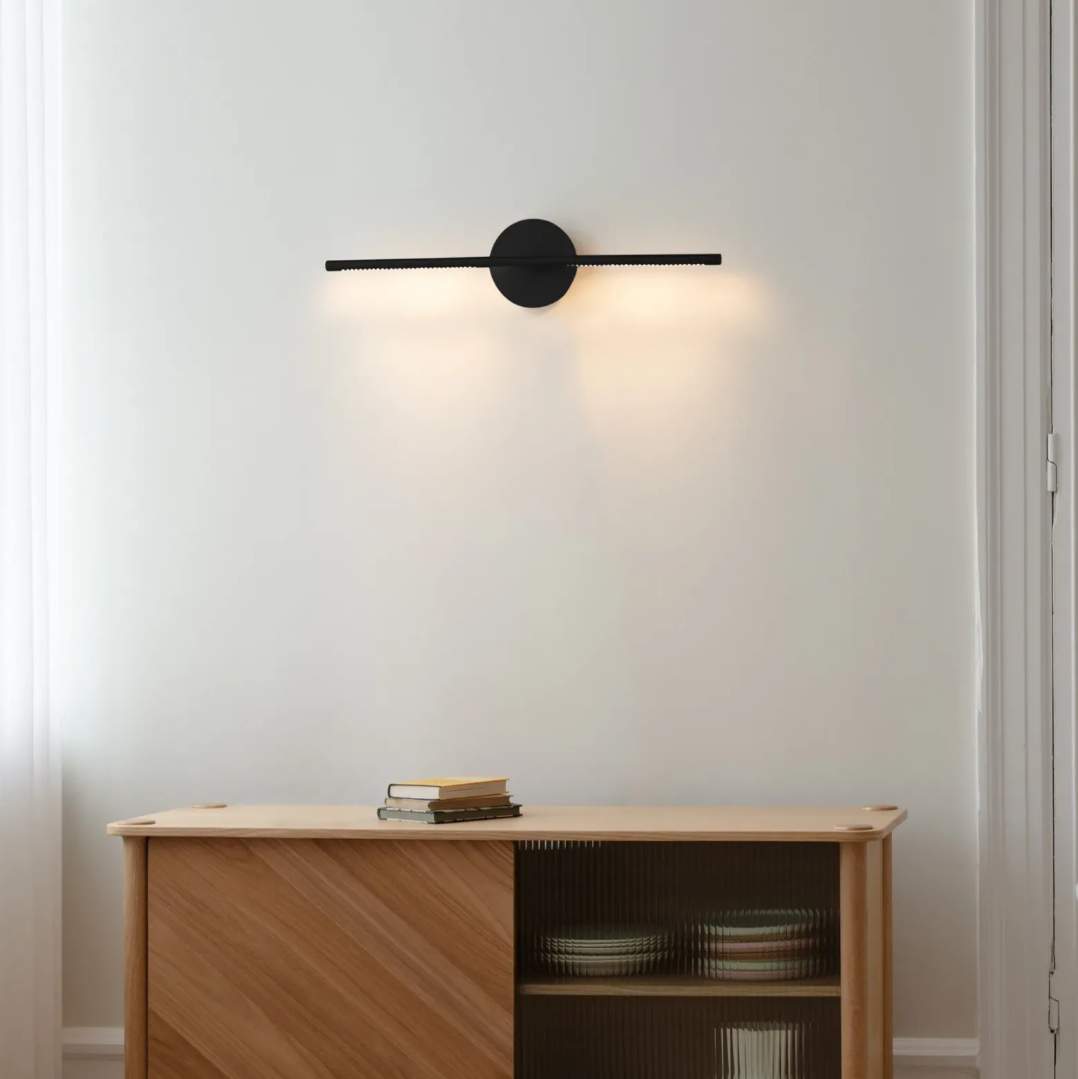 UMAGE Aplique de pared LED Omni, negro, longitud 74 cm
