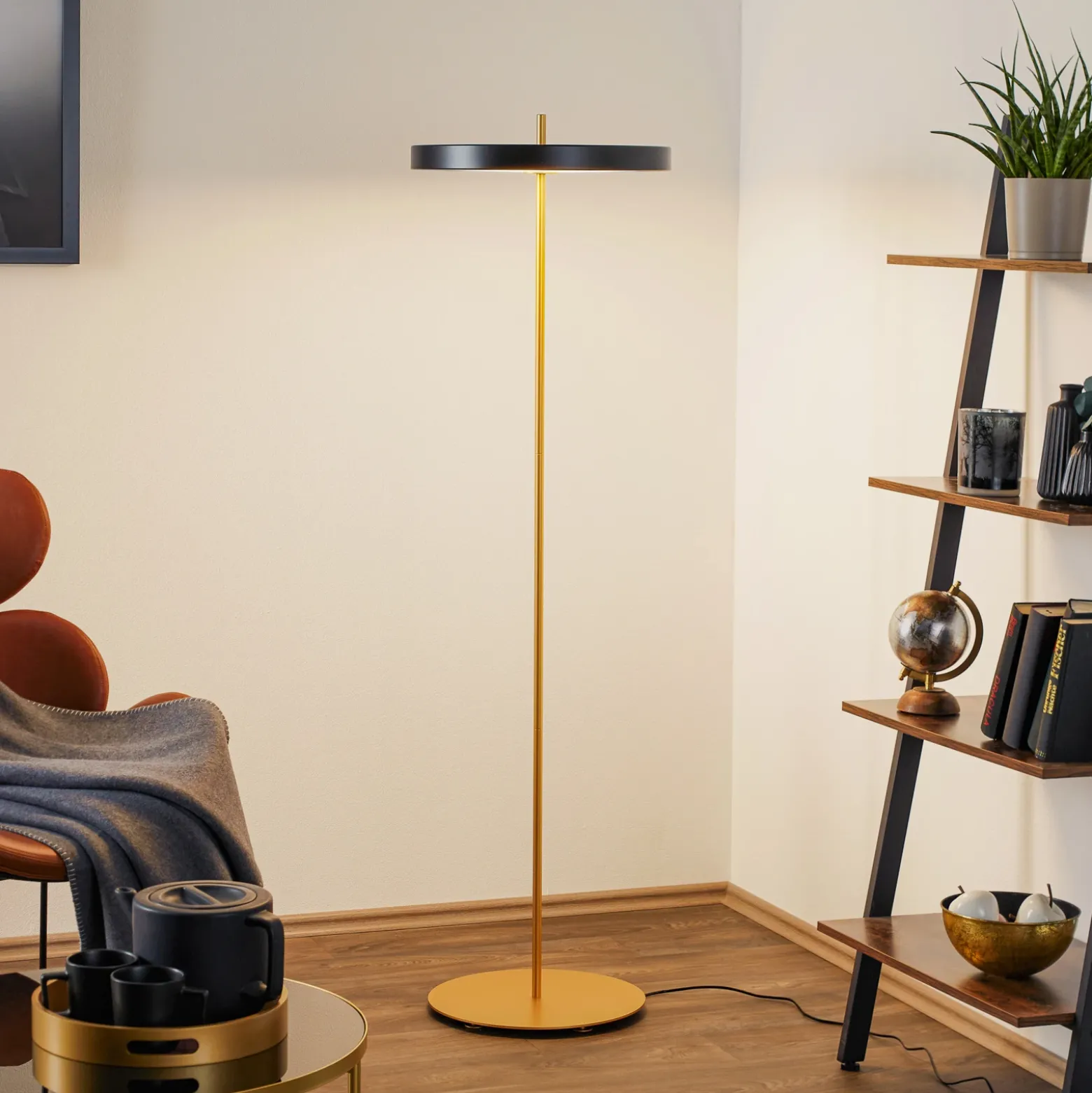 UMAGE Asteria floor lámpara de pie LED negro