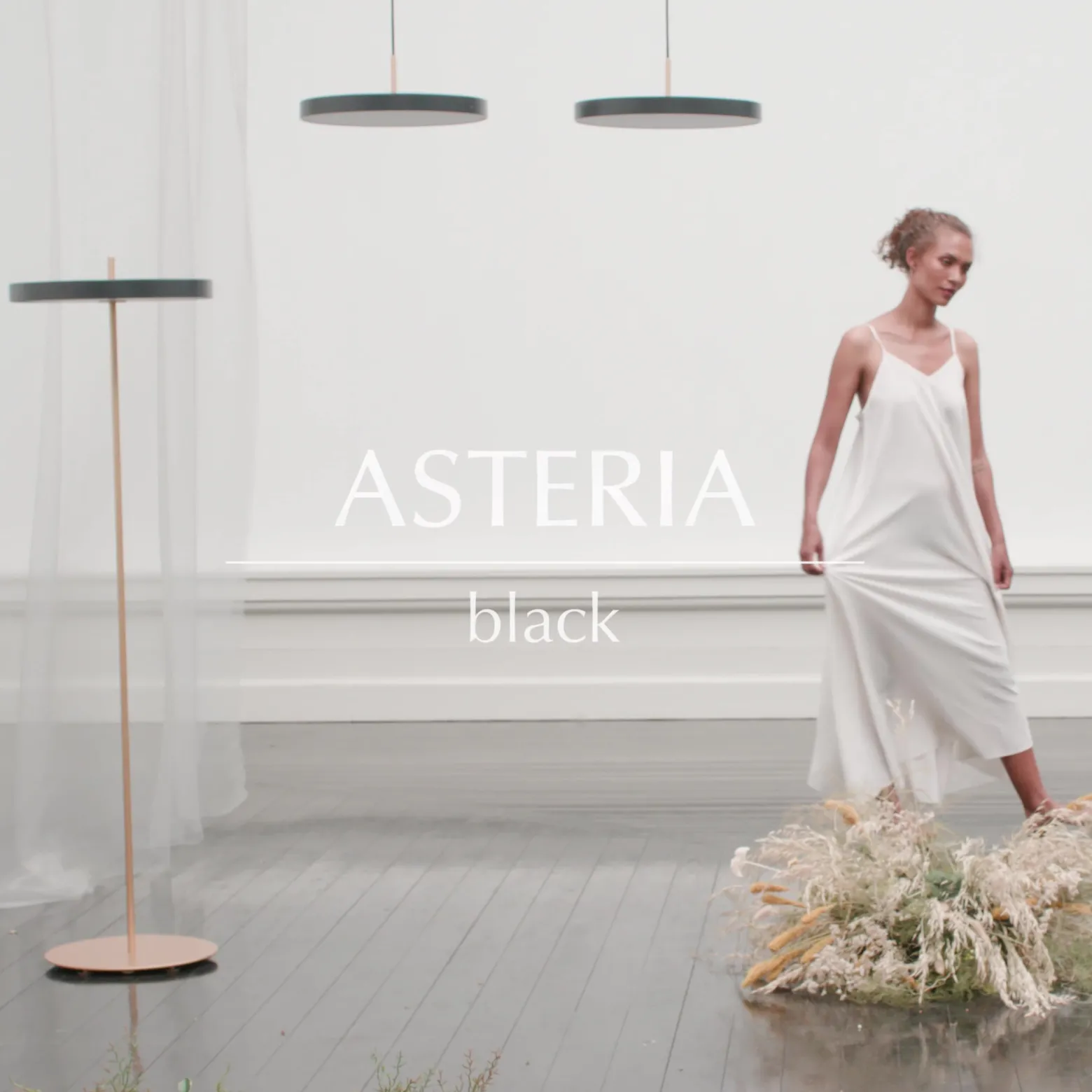 UMAGE Asteria floor lámpara de pie LED negro