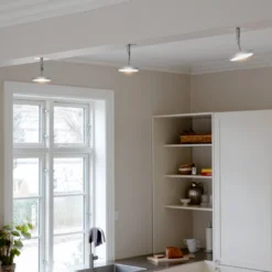 UMAGE foco LED Asteria Spot, Ø 12 cm, acero pulido