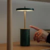 UMAGE lámpara de mesa LED recargable Asteria Move Mini, verde 26 cm IP44